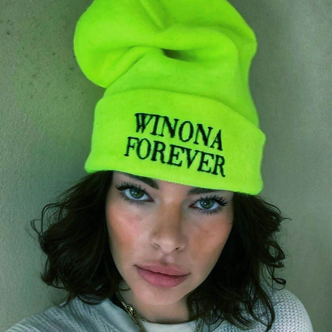 ケリー・オックスフォードのインスタグラム：「That’s my name, don’t wear it out.」