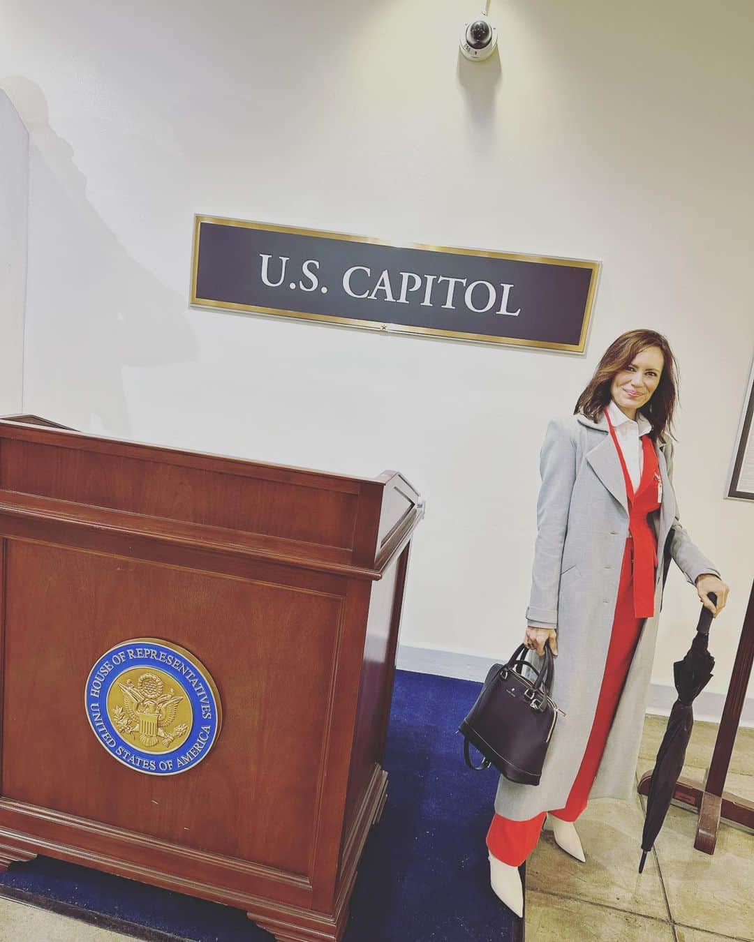 エミリー・スワローさんのインスタグラム写真 - (エミリー・スワローInstagram)「Ms. Blacksmith Goes to Washington!  #Throwback to two weekends ago in DC, when the @thecreativecoalition invited me to join their advocacy for the #RightToBearArts and protect funding for the @neaarts.  My biggest takeaway was that we, as storytellers, we can afford to do a better job of communicating what we mean when we talk about the vital need for and usefulness of “the arts” in our communities.  So often, the arts are seen as a luxury, an afterthought.  However, if we utilize these tools wisely, we can transcend politics and address vital needs in our schools & communities— * We spoke with Representative Suzanne Bonamici (Oregon) about getting parents more involved with arts programs in their kids’ schools to increase communication between parents, teachers and students - this was something my folks did, and it gave us a chance to get to know each other better * In House Majority Whip Tom Emmer’s office, we shared our personal experiences of theater productions bringing together folks from different ideological backgrounds and providing a truly open space to discuss differences that only get thrown around in anger on social media - I saw this happen when I was in the 2016 @ctgla production of Disgraced. * I shared with Representative Tony Gonzales (Texas) about the efficacy of using the arts to reintegrate veterans back into the work force after they’ve served overseas.  @shakespearecenterla does a wonderful job with this and we benefited from having vets on our crew in the 2018 production of HENRY IV. * We visited the office of Representative Kevin Kiley (California) and spoke about opportunities for voices who might otherwise feel shy and/or silenced to express themselves through community arts endeavors.  Thank you to the representatives who took the time to meet with us; I’m encouraged by the shared understanding that, while we certainly don’t have unlimited resources to spend, we can view theater, visual arts, dance, and other creative endeavors as tools to improve our society rather than simply as luxuries to tack on after we’ve paid for other needs.  #thisistheway #tbt #throwbackthursday @kevinpkiley @reptomemmer @reptonygonzales @suzanne.bonamici」5月12日 3時14分 - bigeswallz