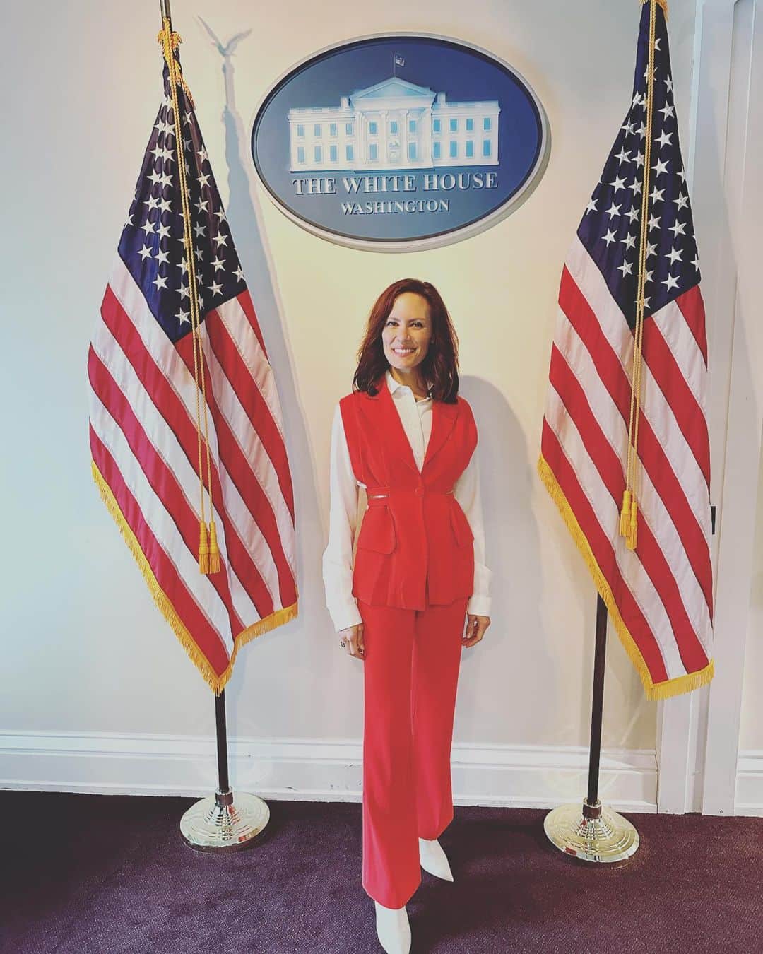 エミリー・スワローのインスタグラム：「Ms. Blacksmith Goes to Washington!  #Throwback to two weekends ago in DC, when the @thecreativecoalition invited me to join their advocacy for the #RightToBearArts and protect funding for the @neaarts.  My biggest takeaway was that we, as storytellers, we can afford to do a better job of communicating what we mean when we talk about the vital need for and usefulness of “the arts” in our communities.  So often, the arts are seen as a luxury, an afterthought.  However, if we utilize these tools wisely, we can transcend politics and address vital needs in our schools & communities— * We spoke with Representative Suzanne Bonamici (Oregon) about getting parents more involved with arts programs in their kids’ schools to increase communication between parents, teachers and students - this was something my folks did, and it gave us a chance to get to know each other better * In House Majority Whip Tom Emmer’s office, we shared our personal experiences of theater productions bringing together folks from different ideological backgrounds and providing a truly open space to discuss differences that only get thrown around in anger on social media - I saw this happen when I was in the 2016 @ctgla production of Disgraced. * I shared with Representative Tony Gonzales (Texas) about the efficacy of using the arts to reintegrate veterans back into the work force after they’ve served overseas.  @shakespearecenterla does a wonderful job with this and we benefited from having vets on our crew in the 2018 production of HENRY IV. * We visited the office of Representative Kevin Kiley (California) and spoke about opportunities for voices who might otherwise feel shy and/or silenced to express themselves through community arts endeavors.  Thank you to the representatives who took the time to meet with us; I’m encouraged by the shared understanding that, while we certainly don’t have unlimited resources to spend, we can view theater, visual arts, dance, and other creative endeavors as tools to improve our society rather than simply as luxuries to tack on after we’ve paid for other needs.  #thisistheway #tbt #throwbackthursday @kevinpkiley @reptomemmer @reptonygonzales @suzanne.bonamici」
