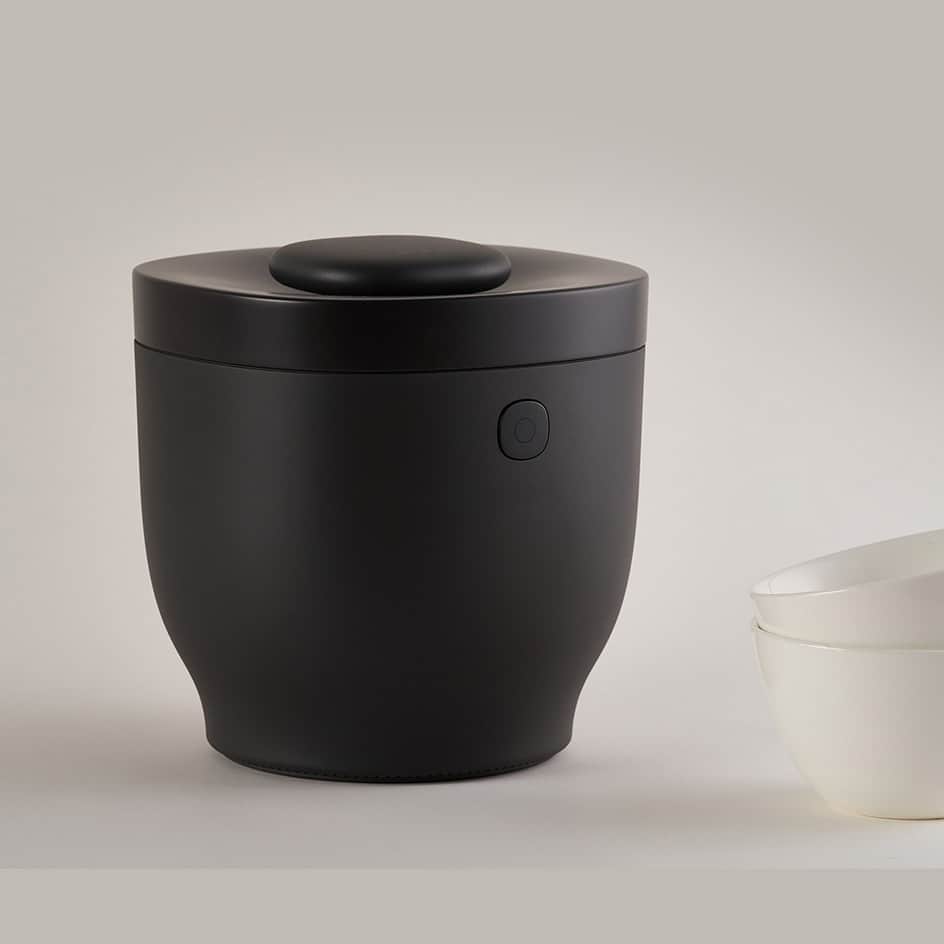 Design Milkさんのインスタグラム写真 - (Design MilkInstagram)「The mini rice cooker dreamed up for all of us minimalists. 🍚💭 Unlike most traditional rice cookers, the Bowld Mini Rice Cooker by @foundfounded is one we wouldn't mind adorning our countertops! While it's currently only a concept, we can still at least admire its wonderful simplicity. What do you think of it? 👀 \\\ Check our link in bio to see more about it. 🔗  #kitchenappliance #ricecooker #designconcept #ricecookerdesign  #concept」5月12日 3時12分 - designmilk