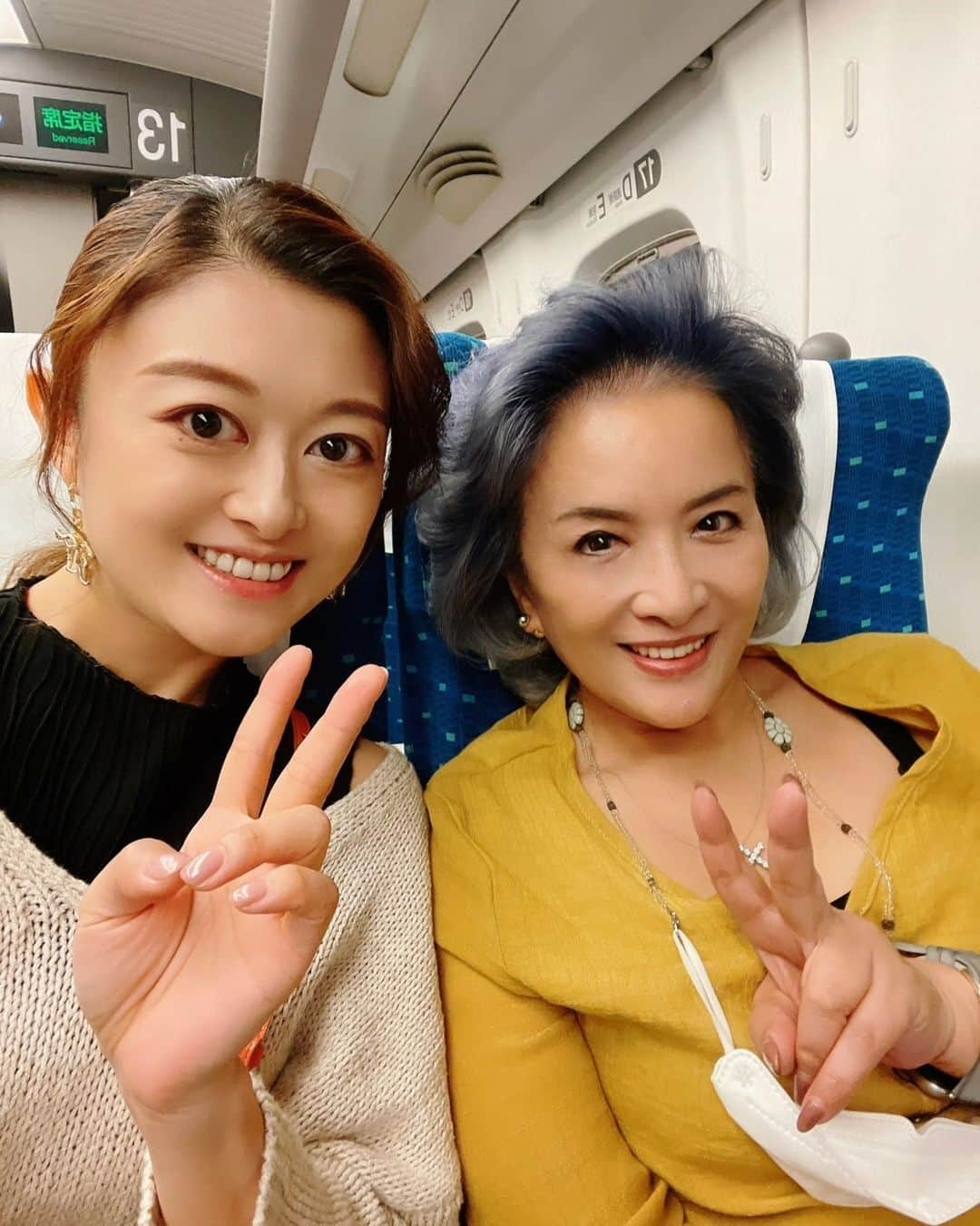 池上季実子さんのインスタグラム写真 - (池上季実子Instagram)「母の日のプレゼントに舞台観劇は如何でしょう？  クスッと笑ってホロッと涙しちゃう母と家族のお話✨舞台【CHICACO2023】 さあ、いよいよ大阪入りしました。 明日は場当たりとゲネプロ。 与えられた物に感謝して、あらゆる変化を楽しんで新しい座組一同、ブレる事なく、お客様に楽しんで頂けるものをと、あと3回、心を注ぎます❣️ 13日 13時・18時半 14日 12時大千秋楽🎊 大阪一心寺シアター 頑張ります❣️是非、いらして下さいませ。 🎫大阪一心寺シアター   チケットは此方から https://www.quartet-online.net/ticket/2023chicaco?om=cwfjgdb  #CHICACO2023  #大阪 #舞台 #観劇 #大阪一心寺シアター #母の日ギフト #ホームドラマ #芝居好きと繋がりたい #舞台好きと繋がりたい」5月12日 3時12分 - kimiko_ikegami_actress_japan