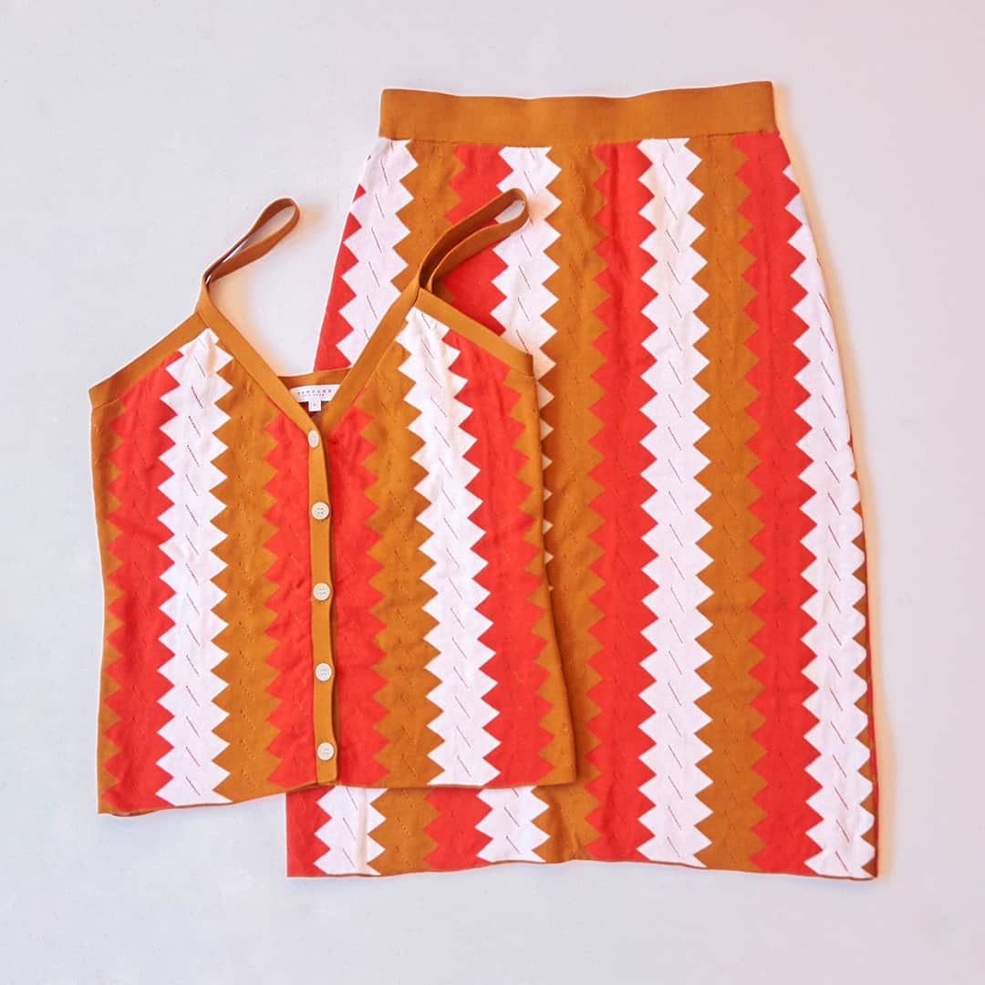 デミリーのインスタグラム：「Worn solo or as a set, the Eleni Top + Barras Skirt inject graphic verve to traditional argyle jacquard. Shop our Pattern Mix capsule collection, online now.」