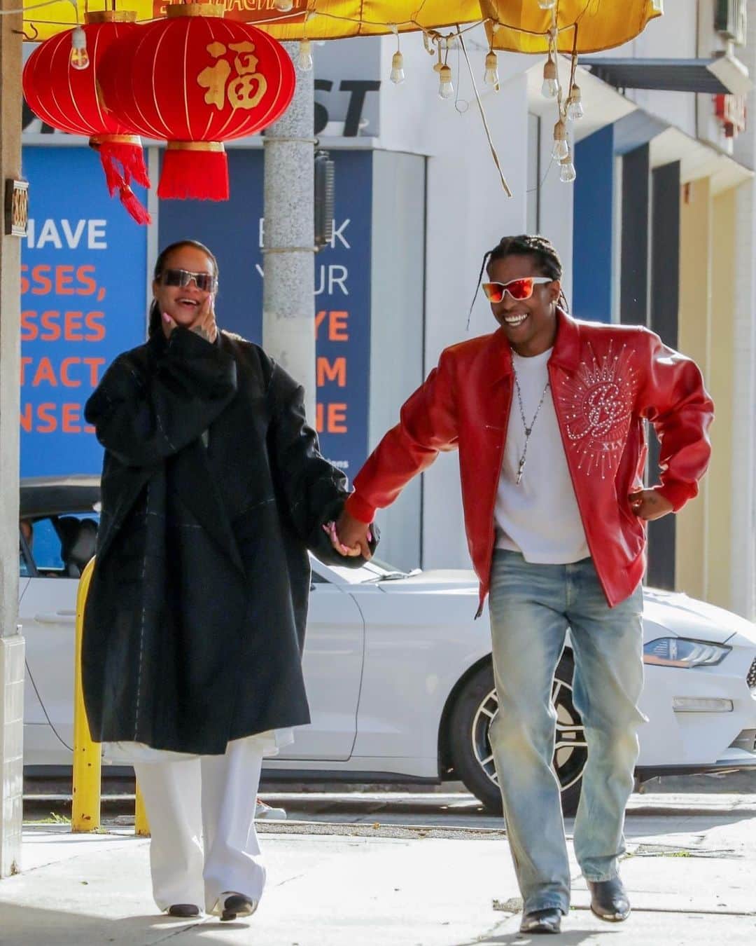 ペレペレさんのインスタグラム写真 - (ペレペレInstagram)「@asaprocky & Rihanna walking around Los Angeles Today」5月12日 3時20分 - pellepelleus