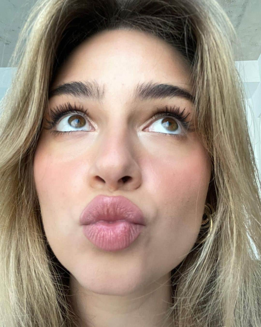 Jessy Hartelさんのインスタグラム写真 - (Jessy HartelInstagram)「Oh hi ⭐️」5月12日 3時35分 - jessyhartel