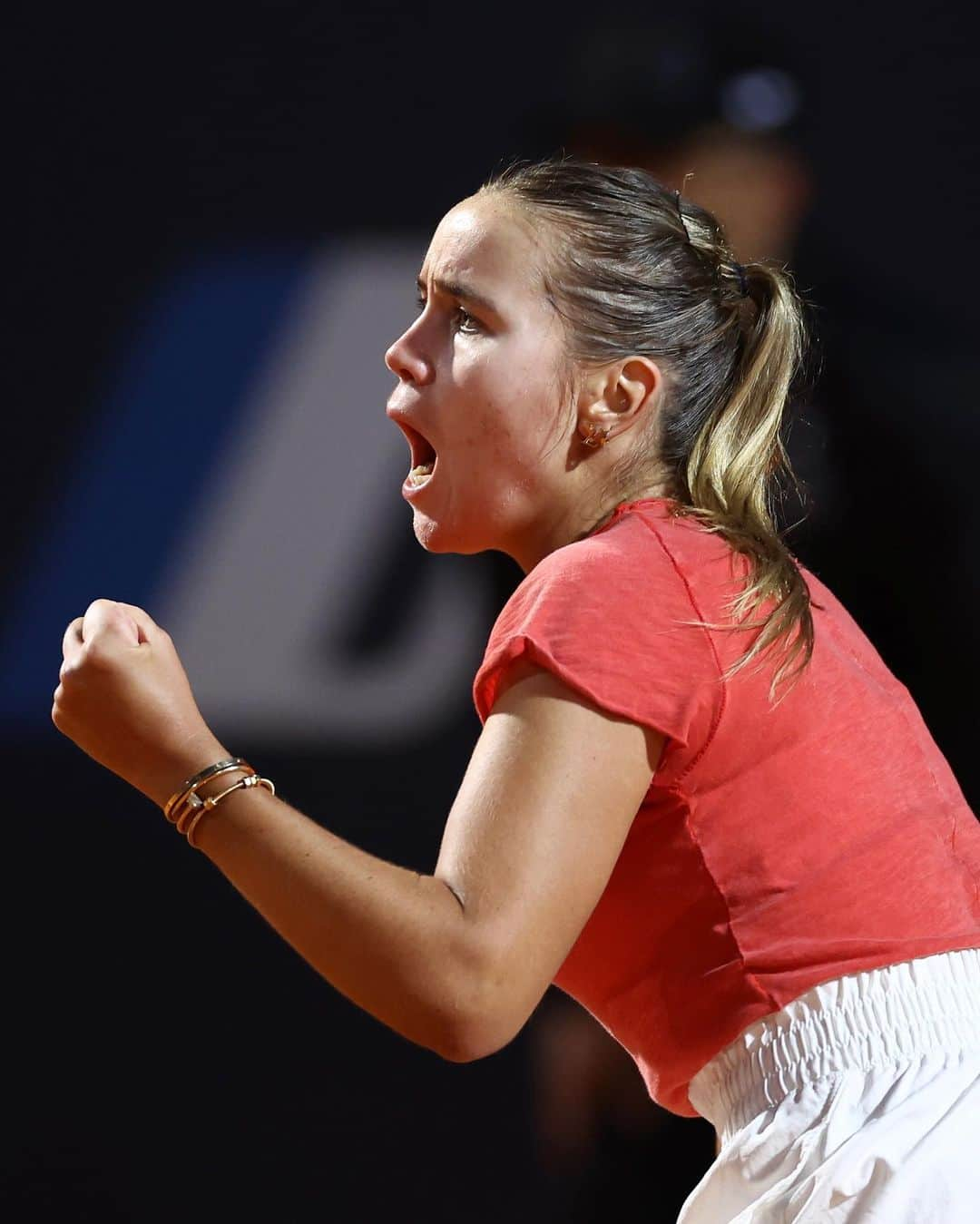 ソフィア・ケニンのインスタグラム：「HOW ABOUT THAT 🔥  🤯 A vintage Sofia Kenin clinches a straight-sets win against seed No. 2 Aryna Sabalenka and advances to the R32  #IBI23 | @WTA」