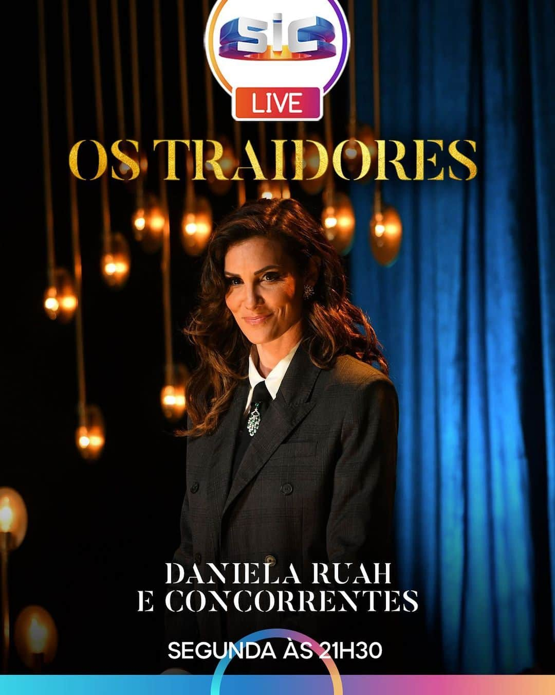 ダニエラ・ルーアのインスタグラム：「Sim, é mesmo, mesmo verdade! 😳 Na próxima segunda-feira, dia 15 de Maio, vamos estar à conversa com a @danielaruah e alguns dos concorrentes de “Os Traidores”, num direto muito especial, aqui, no nosso Instagram @sicoficial 🔥  Bem sabemos que estavam todos(as) muito ansiosos(as) por este momento!   Prepare-se para descobrir TUDO o que as câmaras não mostram… 😏  #sic #ostraidores #programa #novoepisodio #apresentadora #desafio #entretenimento #misterio #missao #aventura #look #concorrentes #live #direto」