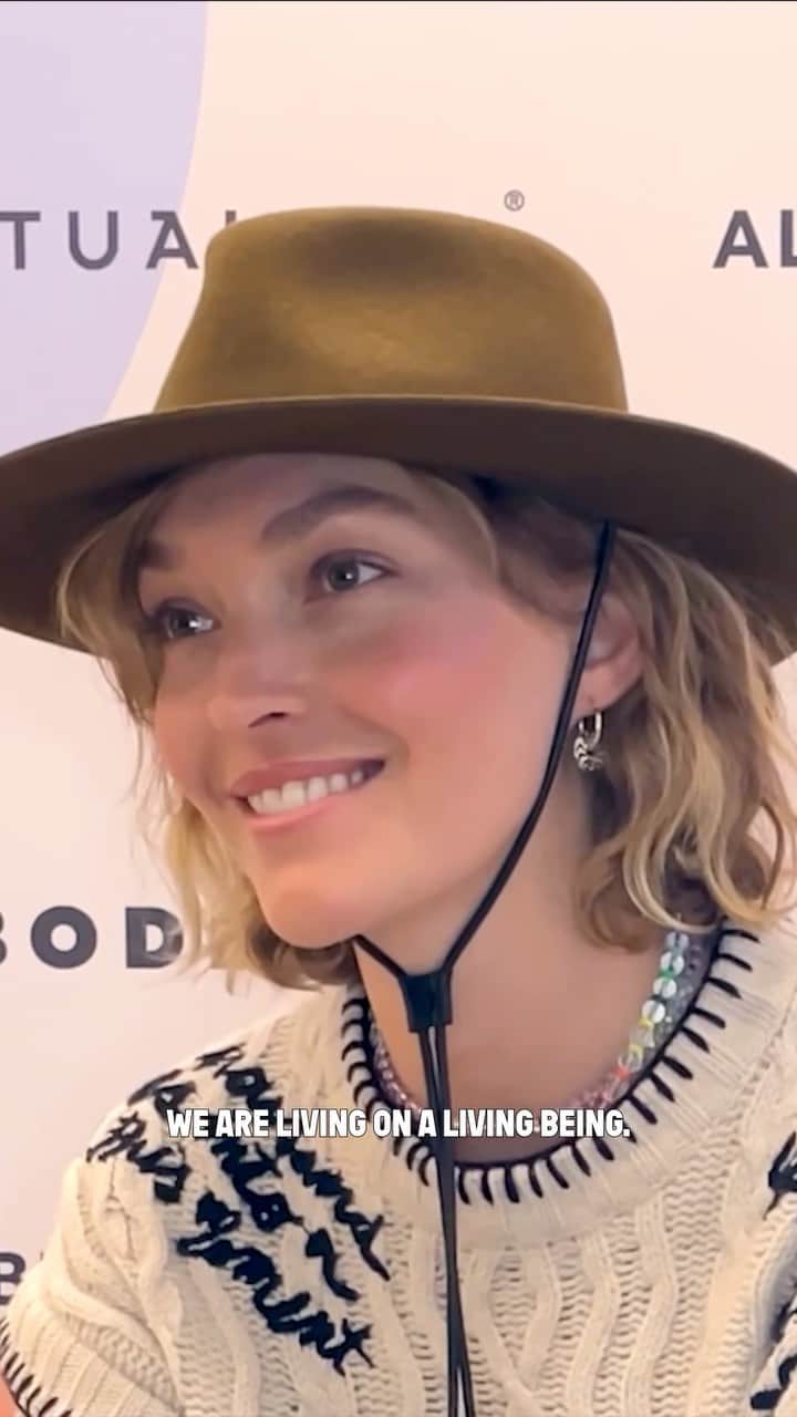 アリゾナ・ミューズのインスタグラム：「Humans are not separate from nature. We are nature 🌎  Reflections on connecting with Mother Nature at @allbright 🌱」
