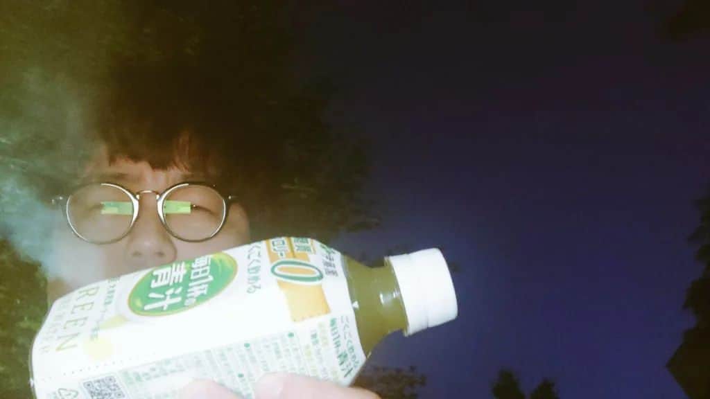 古谷健太さんのインスタグラム写真 - (古谷健太Instagram)「作業をしていたらこんな時間。ドラクエ5の結婚前夜でいうところの、寺田はフローラのようによく眠っている。僕はビアンカのように夜風に当たっている。  健康プラマイゼロの青汁煙草定食！  #東京」5月12日 4時16分 - koyaken_radio
