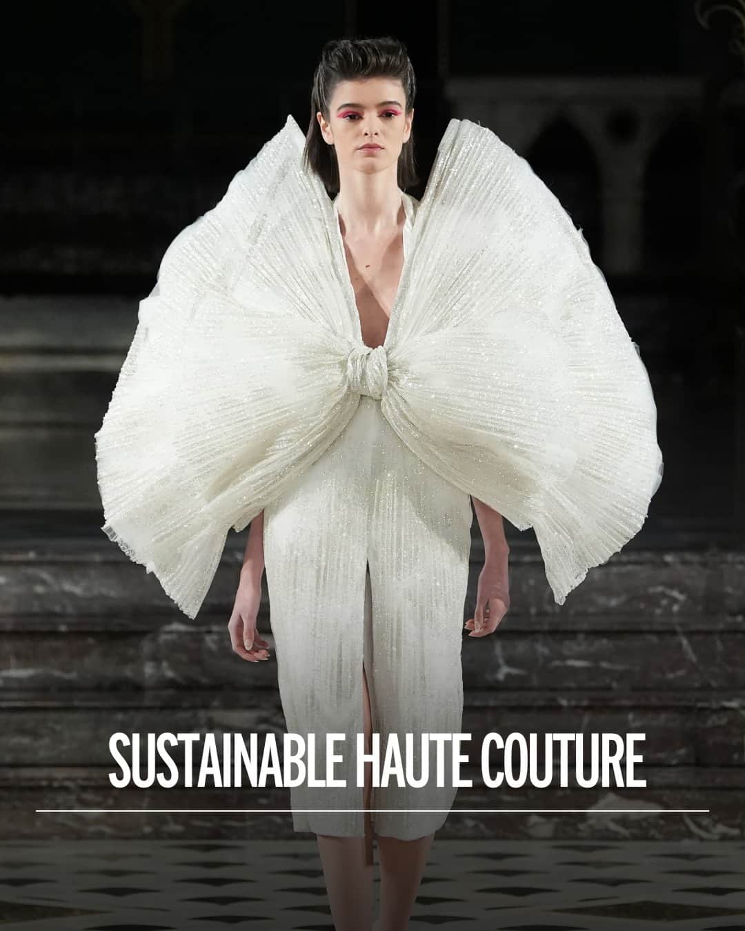 Fashion Weekのインスタグラム：「Re-use, reduce, recycle finds its way to #hautecouture. #Parisian brand, @Lena_Erziak wants to limit pollution in the fashion industry. All materials are upcycled from unwanted fabrics that would otherwise turn into waste.」