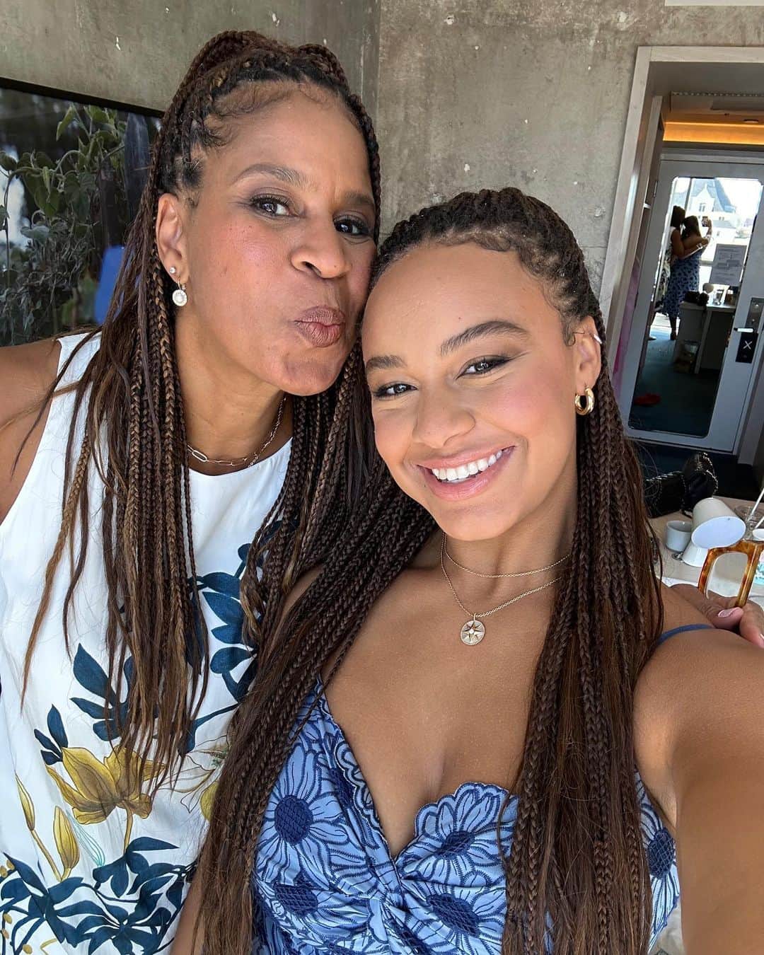 Nia Sioux Frazierさんのインスタグラム写真 - (Nia Sioux FrazierInstagram)「wishing my best friend a very happy birthday! the most selfless, kindest, strongest woman I know. love you momma and I hope this year brings you so much happiness and joy🤍」5月12日 4時53分 - niasioux
