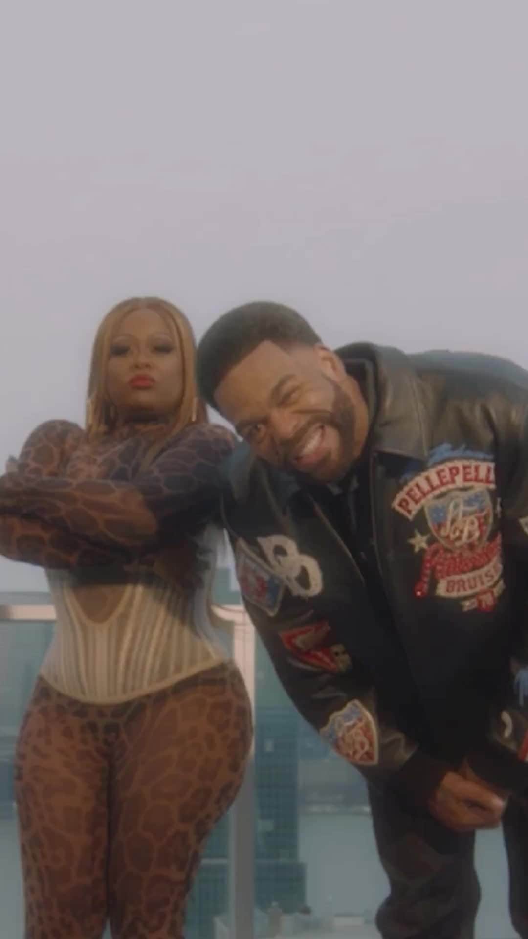 のインスタグラム：「Ahead of her performance at R&B Diva Powerhouse Fest this weekend, @officialxscape's @therealtamikascott links up with @methodmanofficial in NYC for "Tonight." Watch now! ⠀⠀⠀⠀⠀⠀⠀⠀⠀ ▶️ [Link in bio]」