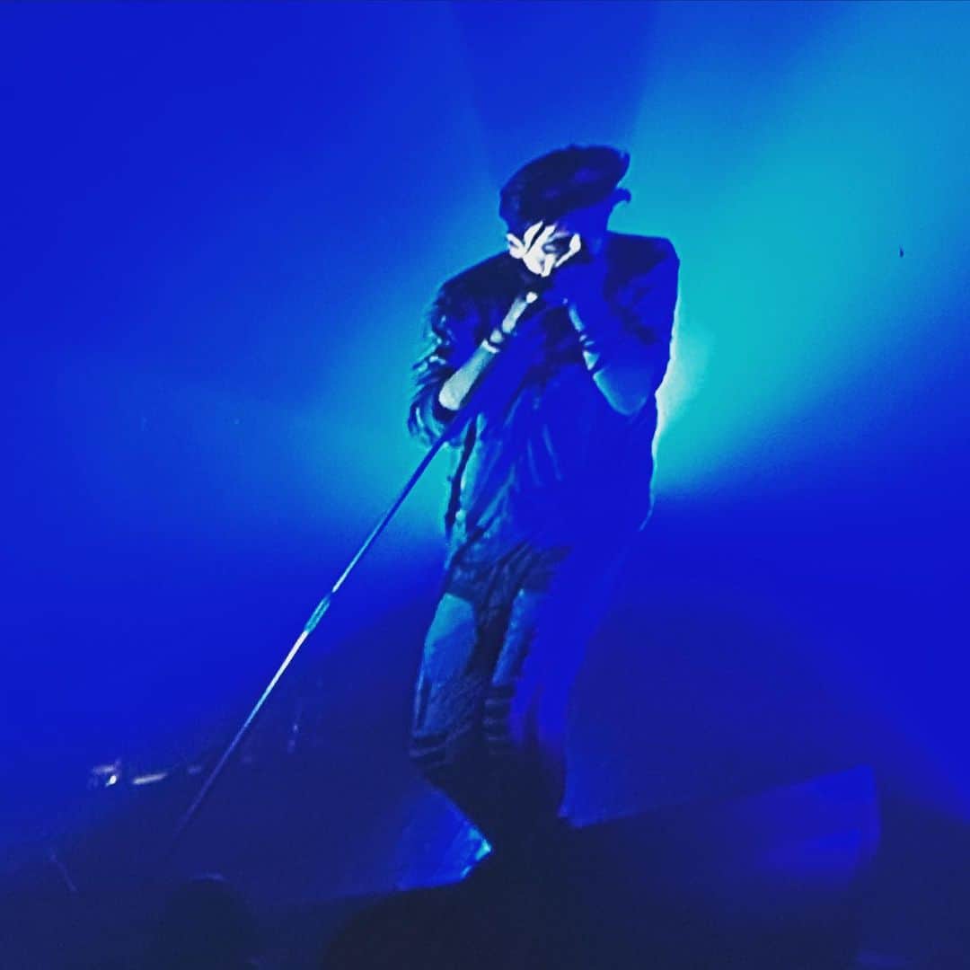 A Place to Bury Strangersさんのインスタグラム写真 - (A Place to Bury StrangersInstagram)「4 more shows upcoming with the incredible @garynuman Get ready @wildbuffalo Saturday, @commodoreballroom Sunday, @mooretheater Monday, and @revolutionhall Tuesday. Come out. It’s gonna be wild.」5月12日 5時55分 - aptbs