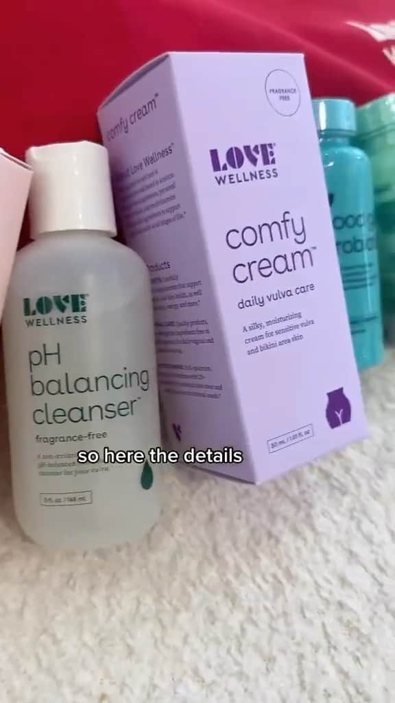 ロー・ボスワースのインスタグラム：「I am SO excited to announce we’re doing a Comfy Girl Walk at @lovewellness with @briannajoye_fitness and @citygirlswhowalk in honor of our Comfy Cream launch 💜  The first 300 attendees will receive feel-good freebies, including an exclusive “Comfy” tee, a limited-edition Love Wellness tote, and our ENTIRE vaginal health product collection. It’s going to be V fun and I can’t wait to walk with you all!  📅Date & Time Thursday, 5/18 at 6:30 p.m. ET 📍Location Meet us at W 72nd St. and Central Park West」