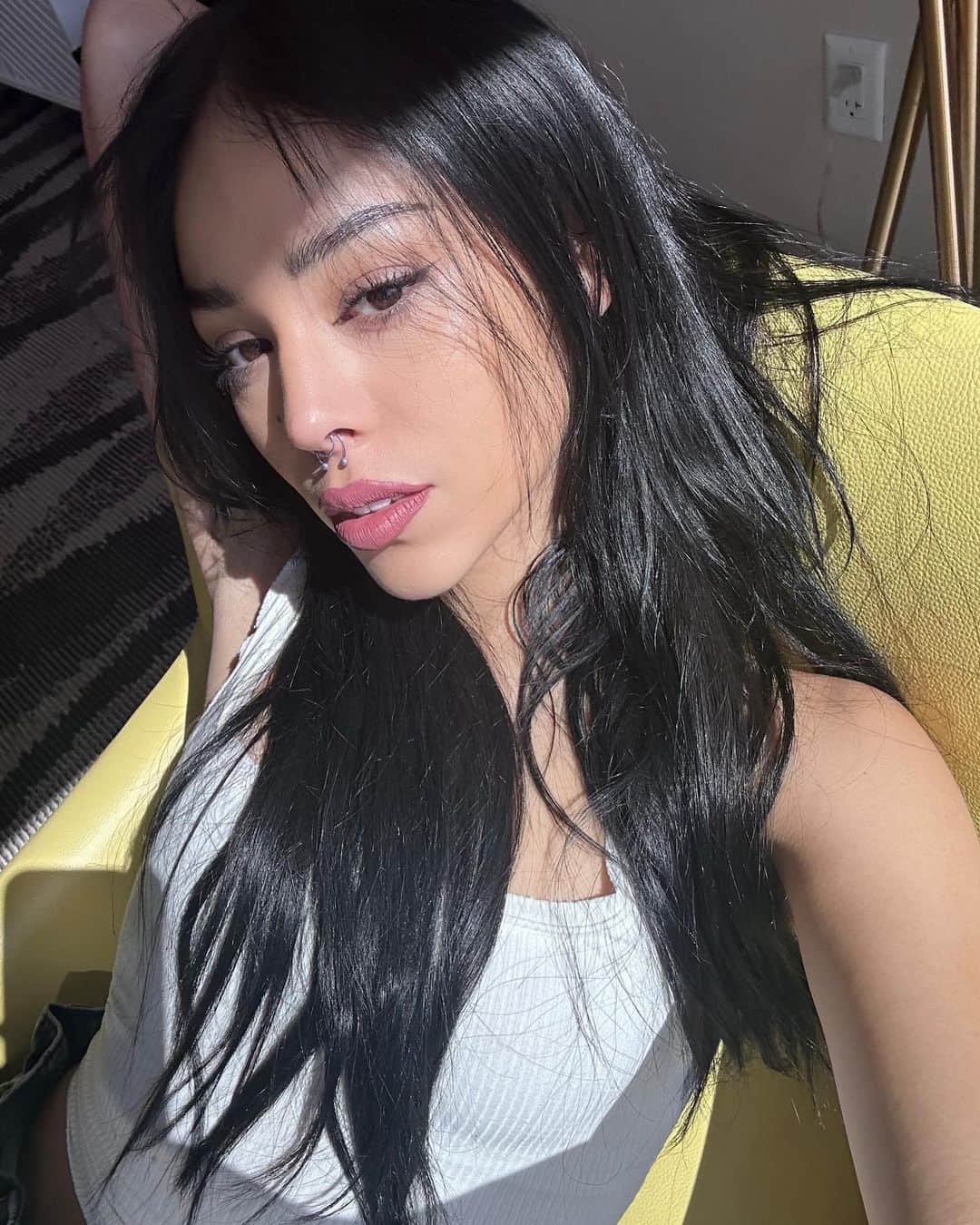 Danna Paolaのインスタグラム：「some days soy más caos que persona 👽」