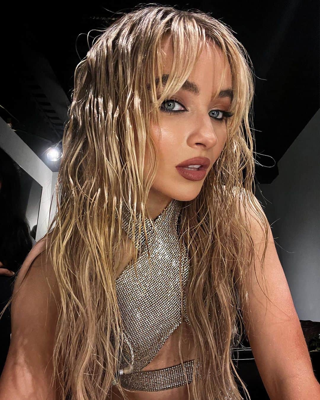 Carolina Gonzalezのインスタグラム：「🎂S A B R I N A❤️Happiest Birthday to my ❤️ @sabrinacarpenter #NYC #emailsicantsend #tour  Hair @daniellepriano  Hair Assistant @anthonyperezhair  #Makeupbyme @cgonzalezbeauty  #CGonzalezBeauty  Assisted by @veronicagaona」