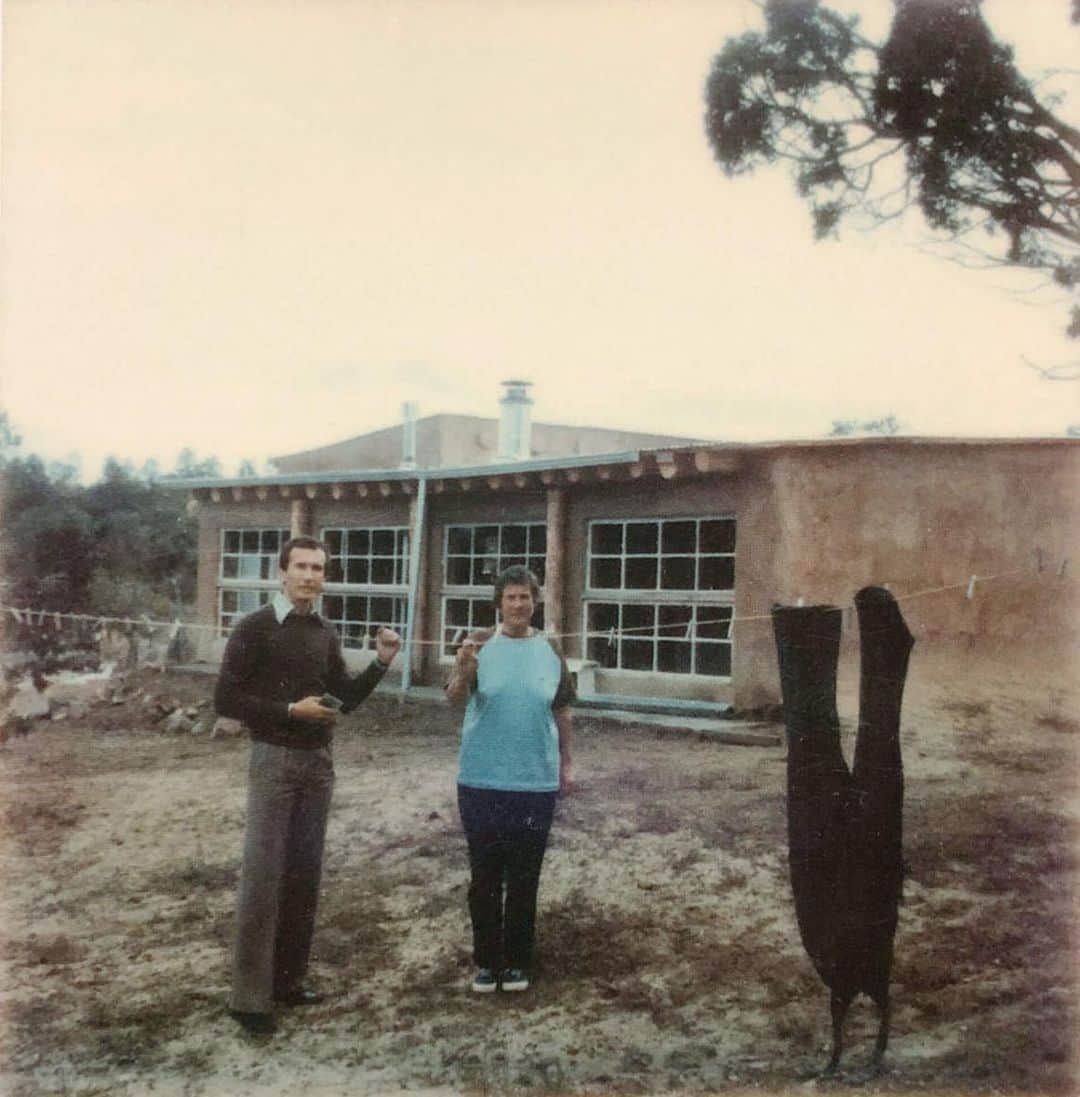 THE ROWのインスタグラム：「Fred Mueller; ‘Agnes Martin with Arne Glimcher in front of her studio’, 1974」