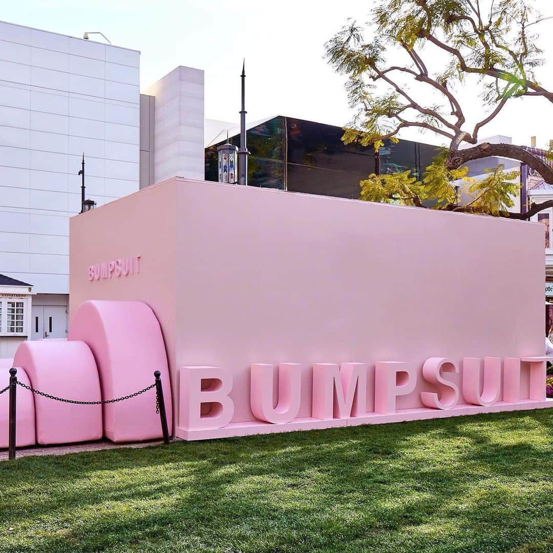 ニコール・トルンフィオのインスタグラム：「A VISION bought to life 😍😍😍 @bumpsuit Pop-up @thegrovela 💗💗💗 so proud of this! Our first retail experience, we are so excited to meet our LA community. Stop by to feel our buttery soft material, see our new Shapewear Swim and pick up our Armadillo Baby Carrier 💗we will be here until May 24th  Design by @foxfoxstudio fabrication by @suite650 @unboxedgroup」