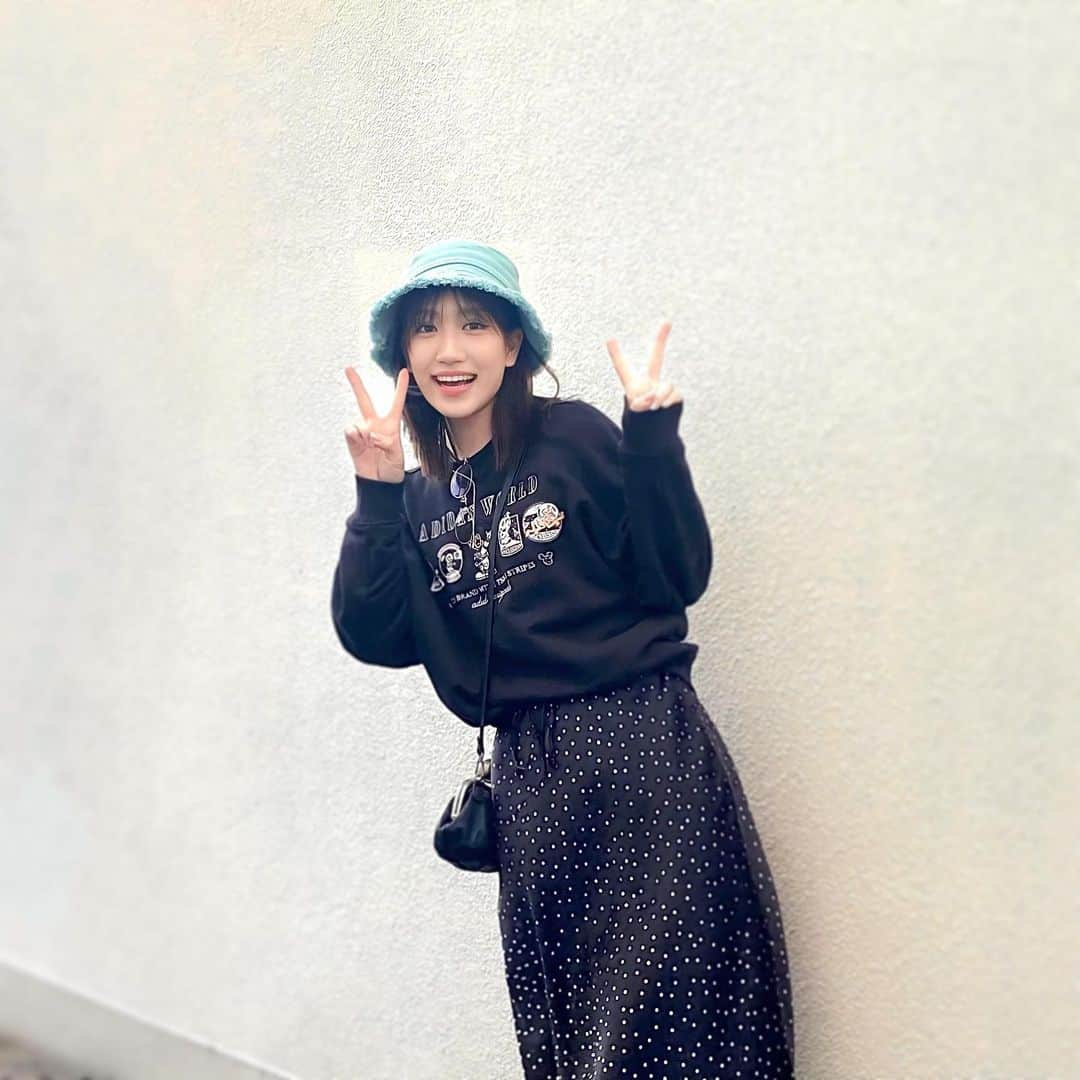 松崎莉沙さんのインスタグラム写真 - (松崎莉沙Instagram)「ﾆﾊﾟｯ✌🏻(˙▽˙)✌🏻  今日も楽しく頑張る！  #おはようございます #gm #adidas #mickey #zara」5月12日 8時24分 - risadegozaimasu