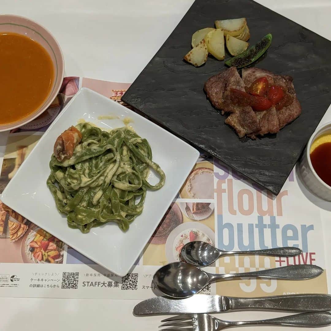 美濃輪育久（ミノワマン）さんのインスタグラム写真 - (美濃輪育久（ミノワマン）Instagram)「今回の料理トレーニングは手打ちフェットチーネと豚肉のグリルに挑戦！  はじめてパスタをこねて作りました。  もう少し作れるようになって子供にも食べさせたい。  https://www.abc-cooking.co.jp/  #料理トレーニング#ミノワマンZ」5月12日 8時37分 - minowamanz
