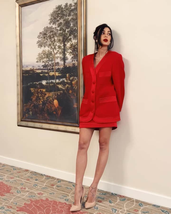Thaila Ayalaのインスタグラム：「Nosso tão aguardado evento chegou!!!! Indo ali leiloar umas obras de arte  em prol desse projeto tão especial que tem meu coração!  @cidadesinvisiveisoficial」