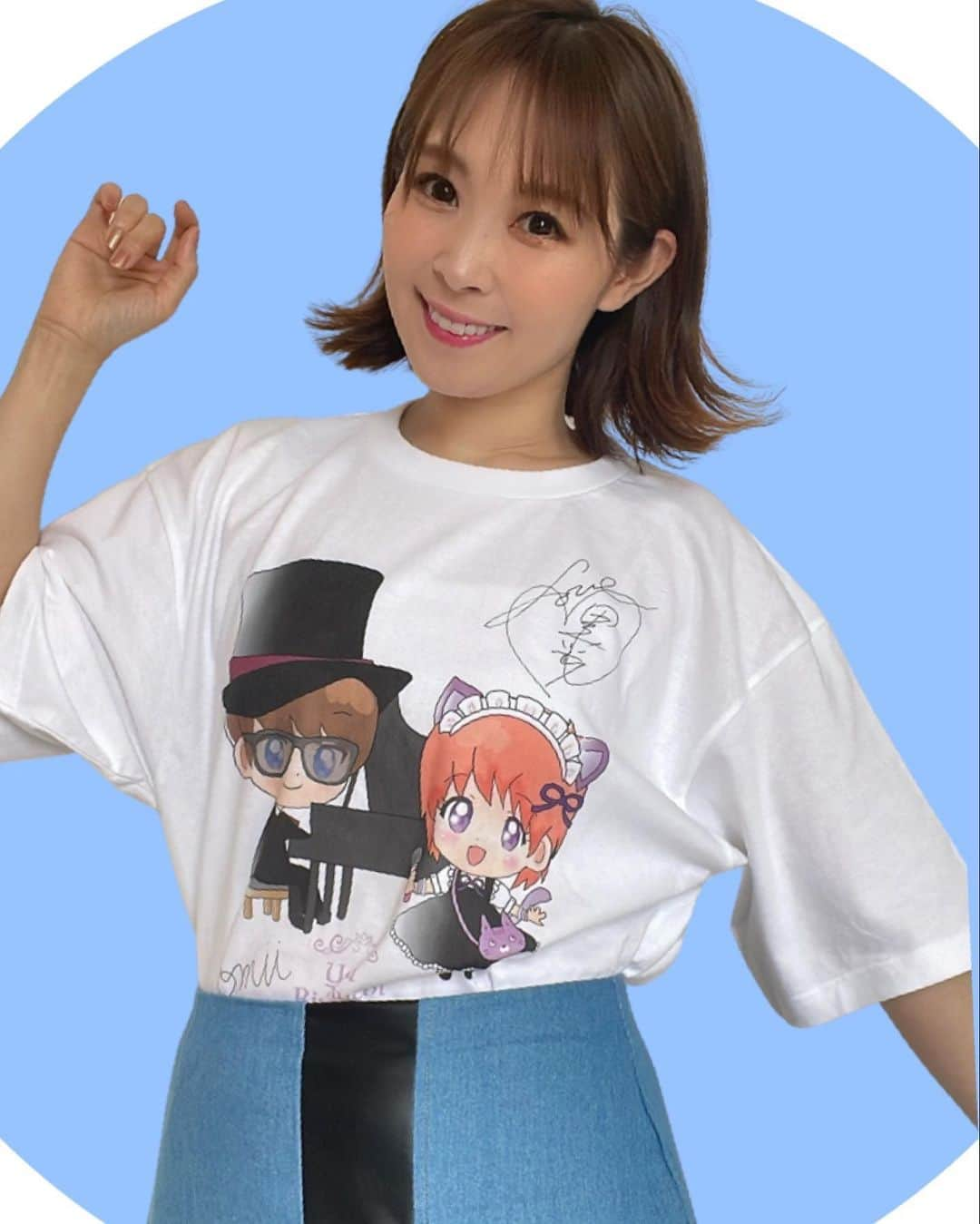 愛内里菜さんのインスタグラム写真 - (愛内里菜Instagram)「よみぃさんとのコラボLIVEグッズ! ⁡ ビッグTシャツについて🙋‍♀️ ⁡ サイズはXLとなっており 1サイズの販売です！ ⁡ 身長161センチの私が着用して こんな感じだよ😊 （2枚目も見てね！） ⁡ よみぃさんと私のサインが プリントされた　 コラボ感満載のグッズ💕 ぜひ手にして頂けると嬉しいです😊 ⁡ ⁡ 2023年5月13日(土） 枚方市総合文化芸術センター 関西医大　大ホール 「よみぃ&愛内里菜スペシャルトーク＆」 ⁡ ⁡ 🔴グッズ販売の重要なお知らせ🔴 よみぃさんブースと愛内ブース 別々での販売となります。 ⁡ 😎よみぃさんブース 14時30分から販売開始 （よみぃさんキーホルダーは よみぃさんブースのみでの販売となります） ⁡ 😉愛内ブース 15時から販売開始 （愛内キーホルダーは 愛内ブースのみでの販売となります） ⁡ お買い求めは 各アイテムお一人様2個までとなります。 ご了承くださいませ✨ ⁡ ⁡ 🔴グッズ販売の重要なお知らせ🔴 よみぃさんブースと愛内ブース 別々での販売となります。 ⁡ 😎よみぃさんブース 14時30分から販売開始 （よみぃさんキーホルダーは よみぃさんブースのみでの販売となります） ⁡ 😉愛内ブース 15時から販売開始 （愛内キーホルダーは 愛内ブースのみでの販売となります） ⁡ お買い求めは 各アイテムお一人様2個までとなります。 ご了承くださいませ✨ ⁡ ⁡ ⁡ ⁡ 😆YouTube！ 「愛内里菜オフィシャルチャンネル」 ⁡ 🐦Twitter 愛内里菜 official @RRikakakiuchi ⁡ ⁡ 😆TikTok 愛内里菜/Rina Aiuchi 　 🟥17配信 愛内里菜_official ⁡ ⁡#よみぃ さん　#リナネコ　#rinaneko #愛内里菜  #歌手 再始動 #垣内倶楽部  #バンド   #ライブ #一体化 #絆 #盛り上がりたい  #感謝  #23周年　 #YouTube #ユーチューバー#TikTok ⁡ ⁡ ⁡ ⁡ 😆YouTube！ 「愛内里菜オフィシャルチャンネル」 ⁡ 🐦Twitter 愛内里菜 official @RRikakakiuchi ⁡ ⁡ 😆TikTok 愛内里菜/Rina Aiuchi 　 🟥17配信 愛内里菜_official ⁡ ⁡ #愛内里菜  #歌手 再始動 #垣内倶楽部  #バンド   #ライブ #一体化 #絆 #盛り上がりたい  #感謝  #23周年　 #YouTube #ユーチューバー#TikTok」5月12日 8時49分 - rina_aiuchi