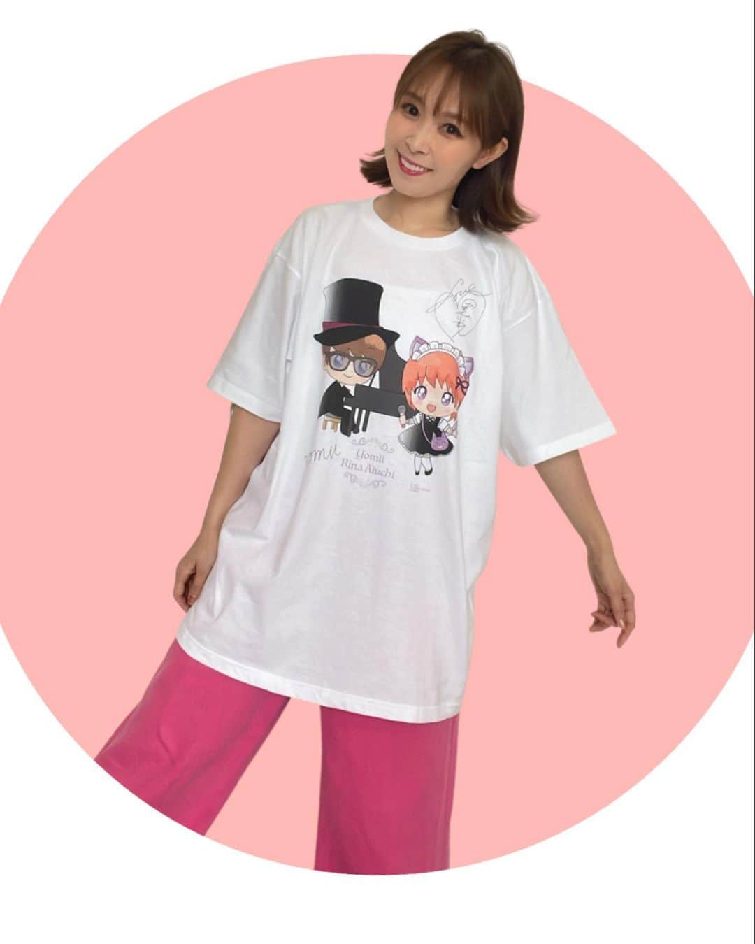 愛内里菜のインスタグラム：「よみぃさんとのコラボLIVEグッズ! ⁡ ビッグTシャツについて🙋‍♀️ ⁡ サイズはXLとなっており 1サイズの販売です！ ⁡ 身長161センチの私が着用して こんな感じだよ😊 （2枚目も見てね！） ⁡ よみぃさんと私のサインが プリントされた　 コラボ感満載のグッズ💕 ぜひ手にして頂けると嬉しいです😊 ⁡ ⁡ 2023年5月13日(土） 枚方市総合文化芸術センター 関西医大　大ホール 「よみぃ&愛内里菜スペシャルトーク＆」 ⁡ ⁡ 🔴グッズ販売の重要なお知らせ🔴 よみぃさんブースと愛内ブース 別々での販売となります。 ⁡ 😎よみぃさんブース 14時30分から販売開始 （よみぃさんキーホルダーは よみぃさんブースのみでの販売となります） ⁡ 😉愛内ブース 15時から販売開始 （愛内キーホルダーは 愛内ブースのみでの販売となります） ⁡ お買い求めは 各アイテムお一人様2個までとなります。 ご了承くださいませ✨ ⁡ ⁡ 🔴グッズ販売の重要なお知らせ🔴 よみぃさんブースと愛内ブース 別々での販売となります。 ⁡ 😎よみぃさんブース 14時30分から販売開始 （よみぃさんキーホルダーは よみぃさんブースのみでの販売となります） ⁡ 😉愛内ブース 15時から販売開始 （愛内キーホルダーは 愛内ブースのみでの販売となります） ⁡ お買い求めは 各アイテムお一人様2個までとなります。 ご了承くださいませ✨ ⁡ ⁡ ⁡ ⁡ 😆YouTube！ 「愛内里菜オフィシャルチャンネル」 ⁡ 🐦Twitter 愛内里菜 official @RRikakakiuchi ⁡ ⁡ 😆TikTok 愛内里菜/Rina Aiuchi 　 🟥17配信 愛内里菜_official ⁡ ⁡#よみぃ さん　#リナネコ　#rinaneko #愛内里菜  #歌手 再始動 #垣内倶楽部  #バンド   #ライブ #一体化 #絆 #盛り上がりたい  #感謝  #23周年　 #YouTube #ユーチューバー#TikTok ⁡ ⁡ ⁡ ⁡ 😆YouTube！ 「愛内里菜オフィシャルチャンネル」 ⁡ 🐦Twitter 愛内里菜 official @RRikakakiuchi ⁡ ⁡ 😆TikTok 愛内里菜/Rina Aiuchi 　 🟥17配信 愛内里菜_official ⁡ ⁡ #愛内里菜  #歌手 再始動 #垣内倶楽部  #バンド   #ライブ #一体化 #絆 #盛り上がりたい  #感謝  #23周年　 #YouTube #ユーチューバー#TikTok」