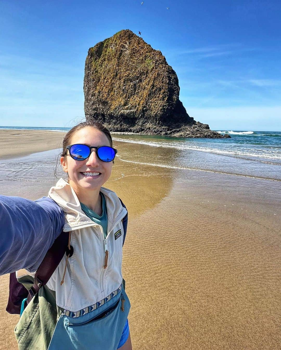 マリッサ・キャステリさんのインスタグラム写真 - (マリッサ・キャステリInstagram)「Beach day 🏖️ swipe left to see Mosby living his best life ❤️」5月12日 8時51分 - marissacastelli