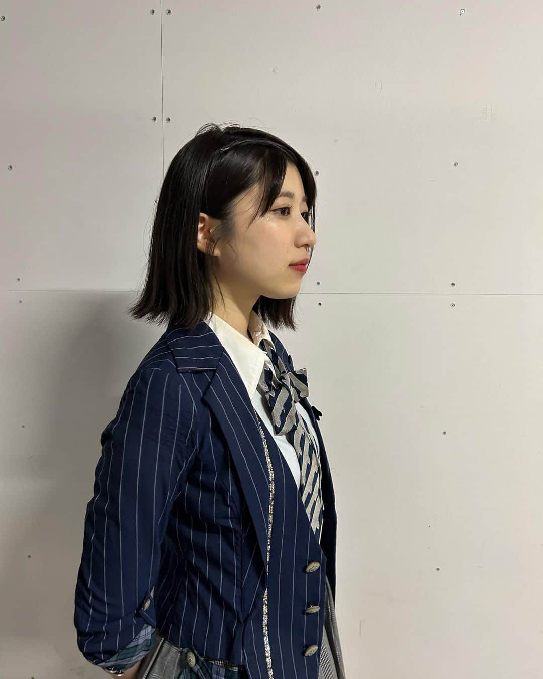 吉田華恋のインスタグラム：「イケイケ制服衣装です！学校にいたら怖めの先輩ぽい。本当は優しいです！！！優しいです！！！！」