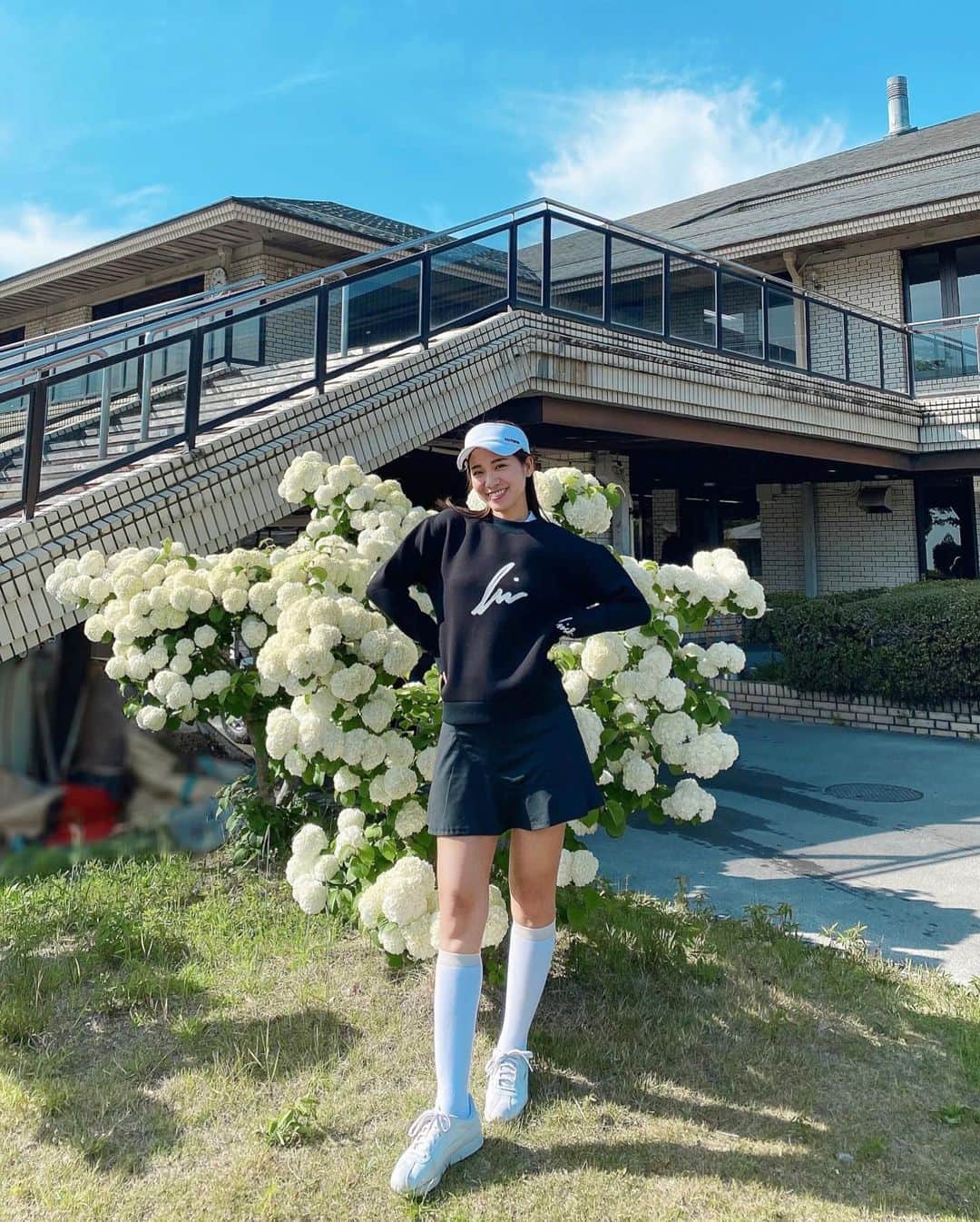 藤森マリナさんのインスタグラム写真 - (藤森マリナInstagram)「#まりなはんのゴルフ記録 ⛳️ * topsはお気に入りの ▶︎ @irishman.jp 🤍 とにかく生地とかたちがすき☺️🫶🏻 * ストーリー見てくれたら分かるように 3ヶ月で100切り企画に参加するよ！ 心斎橋にあるシュミレーションゴルフ ▶︎ @1981golfclub のYouTube企画です⏯ もう1年近く110前後で ここから全く抜け出せない🥲 本気で頑張るから応援してて！🔥 * * 6枚目→あざとゴルフ女子💕 7枚目→世界一軽い返事 8枚目→これがまりなはんスマイル 9&10枚目→これが私の今の実力🏌️ #プレッシャーに弱い #3ヶ月で100切りチャレンジ * * * #ゴルフ女子#ゴルフウェア#ゴルフコーデ#ゴルフ女子コーデ#ゴルフ初心者#ゴルフスイング#関西ゴルファーと繋がりたい#シュミレーションゴルフ#irishman#golfgirl#golfwear#likewize#raffiuro#sldo#pgmgolf#ライオンズゴルフ倶楽部#ライオンズカントリー倶楽部#100切りたい」5月12日 19時50分 - maaarina0806