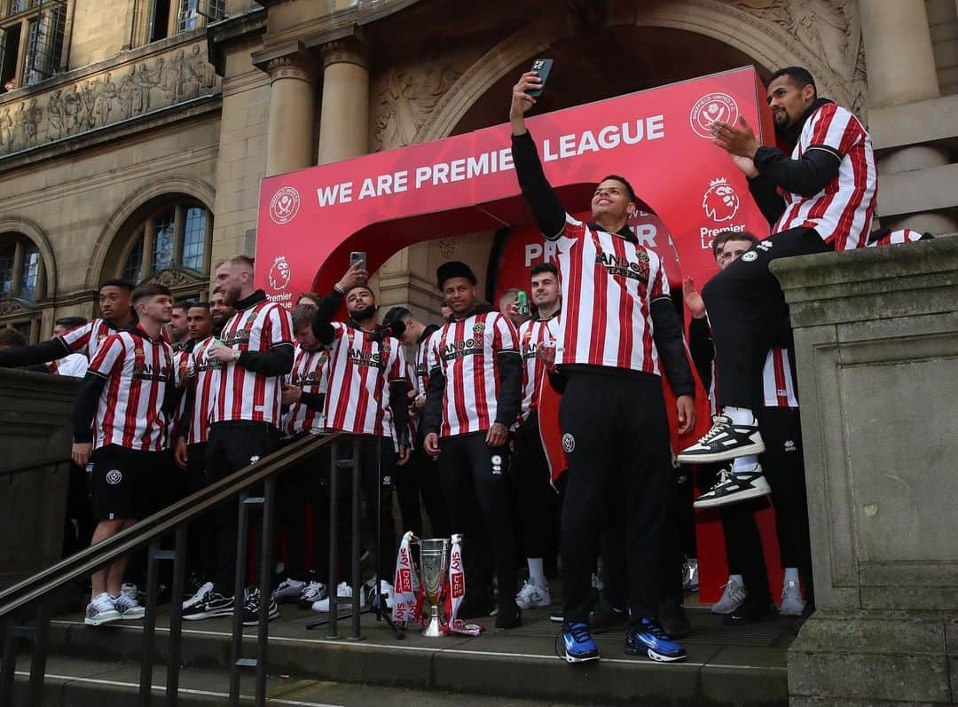 リアン・ブリュースターさんのインスタグラム写真 - (リアン・ブリュースターInstagram)「What A Day. See you in the Premier league Blades⚔️❤️ #demblades」5月12日 19時43分 - rhianbrewster