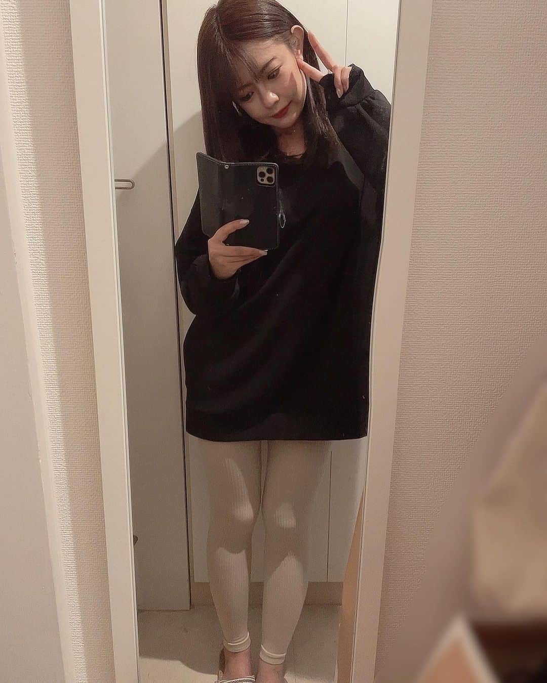のインスタグラム：「⁡ ⁡ ⁡ 近くのスーパーに買い物行く時の服装🏃‍♀️  ⁡ ⁡ ⁡ @tutuanna_official 普段のファッションに取り入れやすいし  脚もスッキリするレギンスです👖  ⁡ ⁡ ⁡ #チュチュアンナ #瞬間スリムレギンス #美少女図鑑 #pr #ad #ダイエット #diet #脚やせ #脚痩せ #レギンス #タイツ #美容好きな人と繋がりたい」