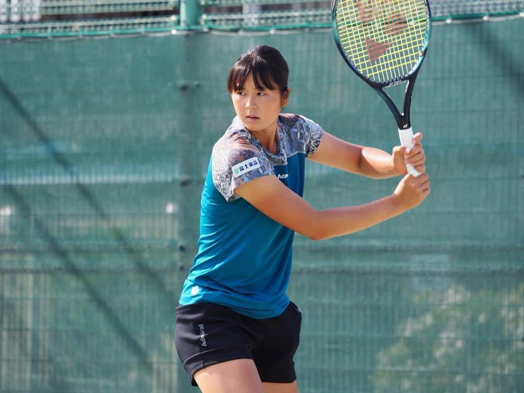 佐藤久真莉のインスタグラム：「こんにちは😃⁣ 岐阜カンガルーカップと福岡国際女子テニス共に予選敗退でした。⁣ 来週は久留米ユー・エス・イーカップ国際女子テニスに出場します！⁣ 試合が続いているので怪我に気をつけながら頑張ります。⁣ ⁣ #テニス ⁣ #テニス女子⁣ #テニスウェア ⁣ #プロテニスプレイヤー ⁣ #スポーツ ⁣ #スポーツウェア ⁣ #スポーツ女子 ⁣ #武内総合会計⁣ #富士薬品 ⁣ #アドミラルアスレ⁣ #吉田歯科クリニック ⁣ #ヨネックス ⁣ #professionaltennis ⁣ #tennis ⁣ #tennisgirl ⁣ #tennisplayers ⁣ #sports ⁣ #admiral」
