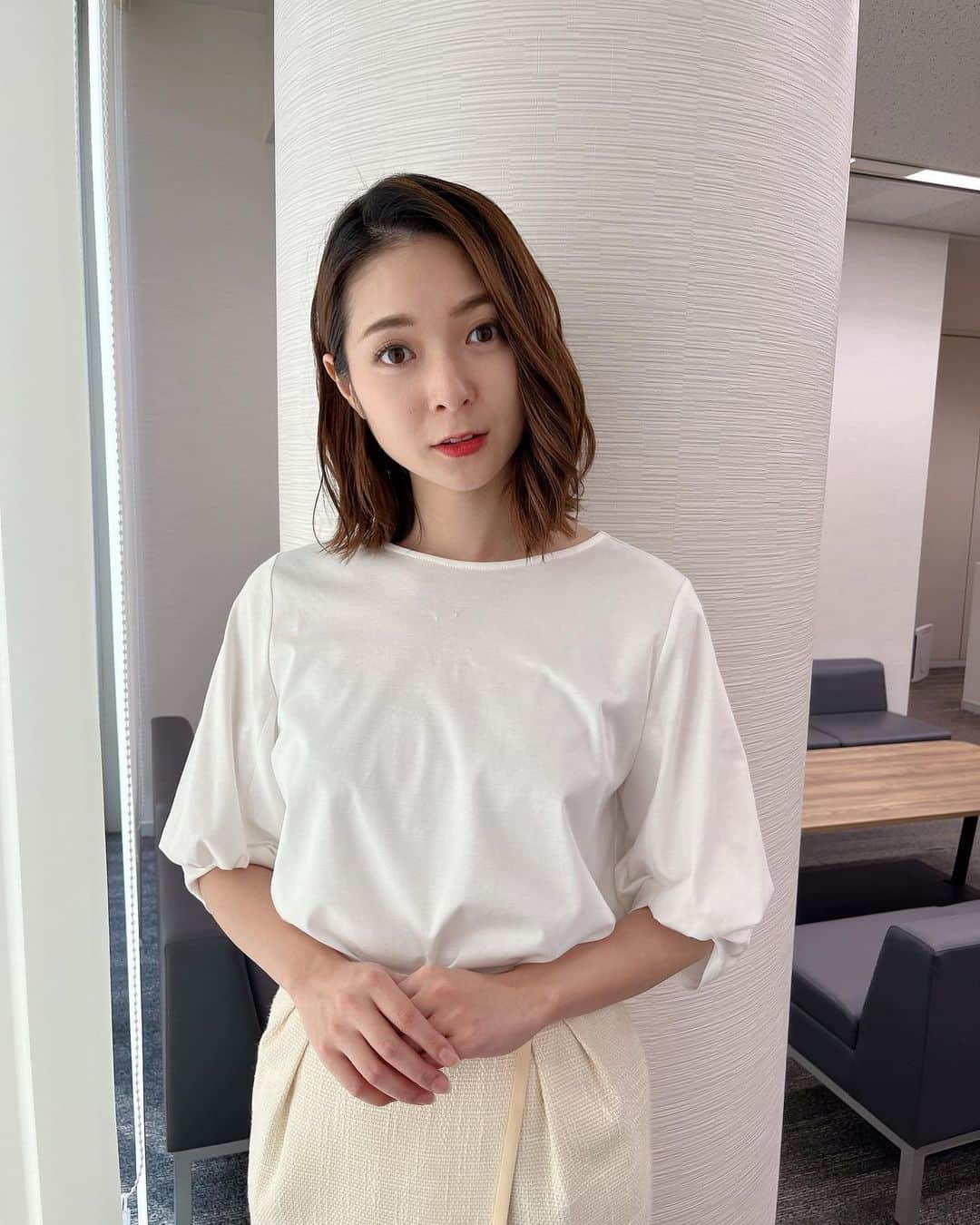 住田紗里のインスタグラム：「木曜日と水曜日のグッド！モーニングの衣装です☀️ 明日は、週刊ニュースリーダー、 宜しくお願いします！  1,2枚目 トップス JENNE（@jenne_official） スカート MACKINTOSH LONDON（@mackintoshlondon）  3,4枚目 トップス•スカート JENNE（@jenne_official）  #グッドモーニング#衣装#jenne#mackintoshlondon#テレビ朝日#テレ朝#テレビ朝日アナウンサー#アナウンサー#住田紗里」