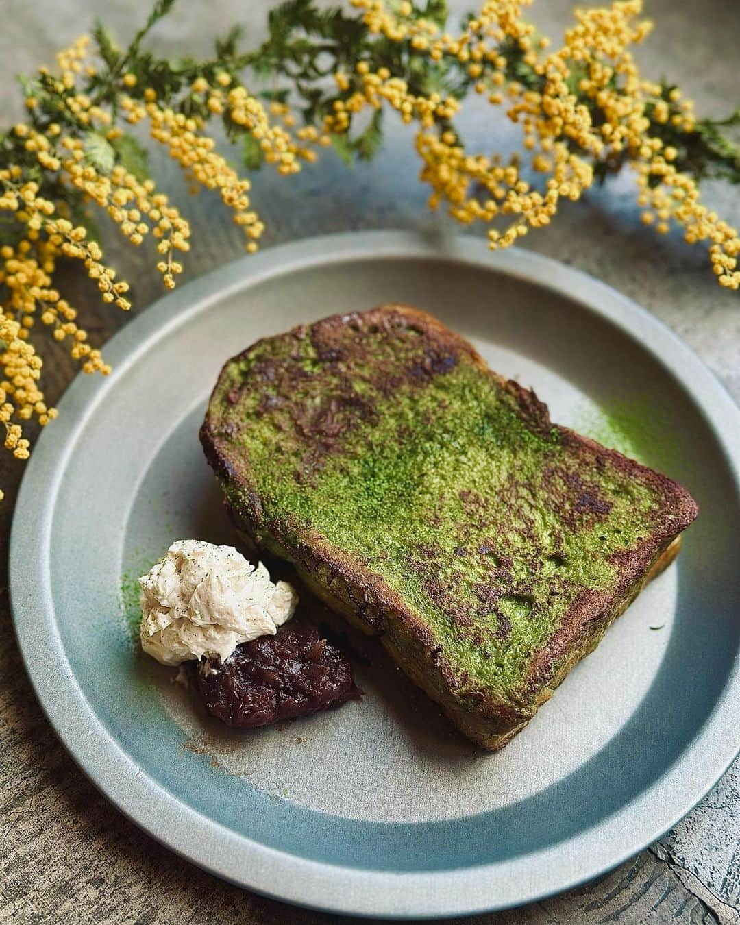 HeyCoffeeのインスタグラム：「. こんばんは！マオです🙋🏻‍♀️ 今日もご来店ありがとうございました🙌  明日はいよいよイエローナイフさんでイベントです！ ワクワクしますね〜😊お菓子とコーヒーたくさん用意してます🍪☕️ゆかちゃんとマオがお待ちしていますので、ぜひぜひ遊びに来てくださいね！！  本店は兄さんとあゆちゃんがお待ちしてますよ🍮 抹茶フレンチトーストが今週末で終売予定です🍵 プリンもたくさんご用意ありますので、店内でもテイクアウトでもご利用くださいね🍮  それではまた明日！ 戸田と浦和でお待ちしてます🍭  COLD BREW LINE UP👇 グアテマラ  MAO BAKE LINE UP👇 すっぱいレモンパウンド ラズベリーマシュマロクッキー チュコマシュマロクッキー クッキーアソート キャラメルスライス ⁡ 季節のアイスクリームLINE UP👇 いちごのアイスクリーム🍨  #HEYCOFFEE #ヘイコーヒー  #coffee  #specialtycoffeeshop  #スペシャルティーコーヒー  #さいたまカフェ #戸田市グルメ  #戸田市 #戸田公園  #戸田公園カフェ  #川口カフェ  #蕨カフェ #埼京線 #バリスタ募集」