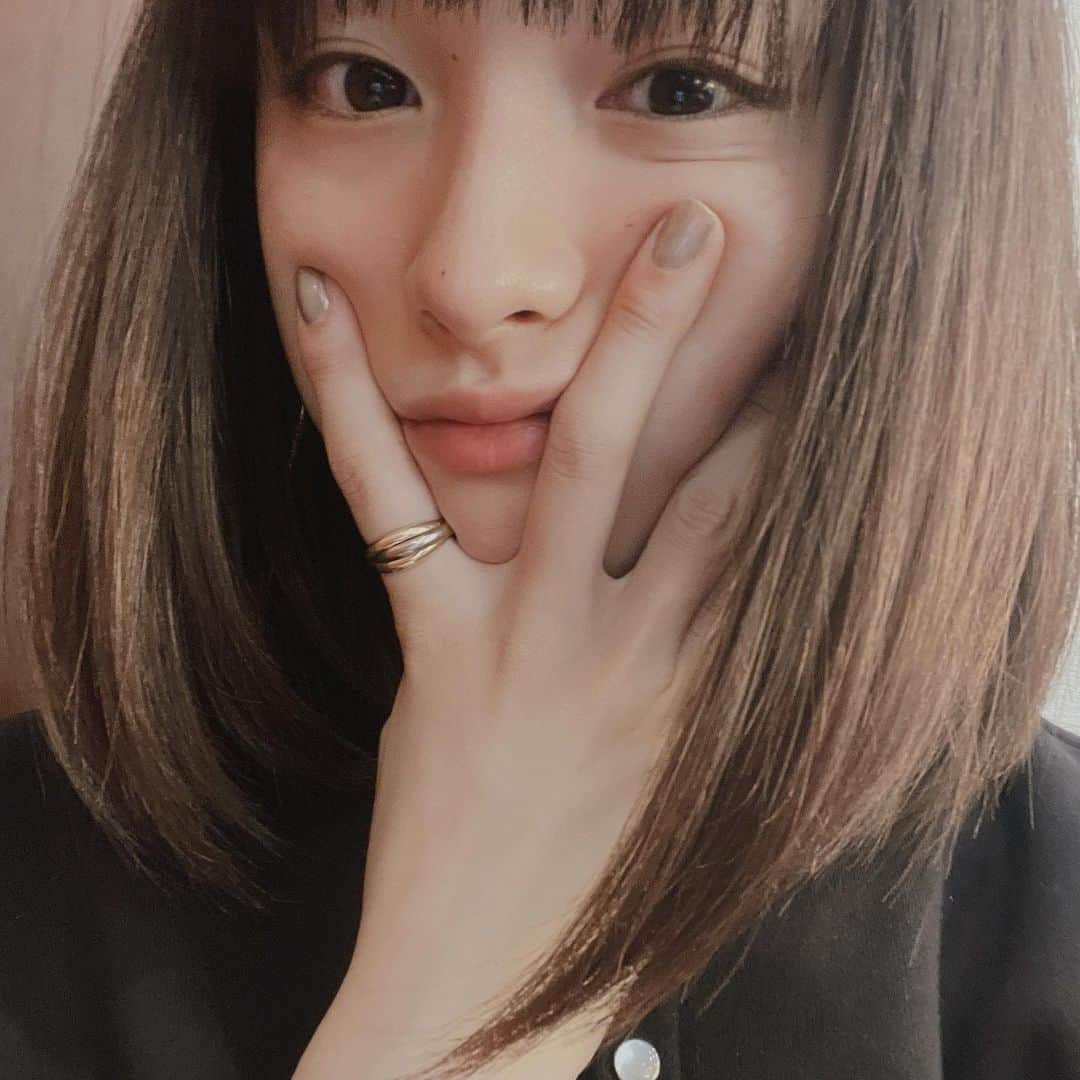 大友花恋さんのインスタグラム写真 - (大友花恋Instagram)「2023年8月6日（日）に京セラドーム大阪で開催される、KANSAI COLLECTION 2023 AUTUMN&WINTERに出演します☺︎  みんなに会える時間を楽しみにしています✨ 詳細はホームページにて~ http://www.kansai-collection.net/  @kansaicollection   余談ですが、、、。  #キャンメイクカラフルネイルズN81 可愛いすぎる~限定の残りの2つも買お~っと。  そして、、、。  この写真だと、髪の毛、明るく見えるな~こんな感じで明るくしたいような、いつも通り暗くしたいような~🤔 長さも、また切りたいけれど、伸ばしたいのよね~🤔」5月12日 18時21分 - karen_otomo