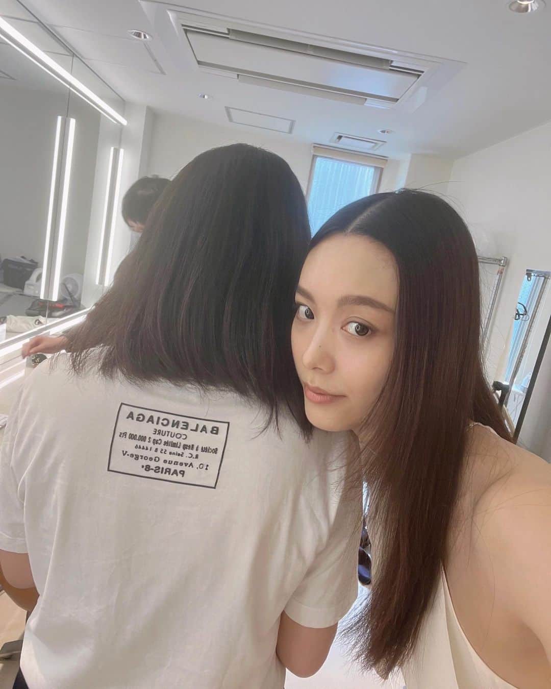 イーランのインスタグラム：「Behind the scenes 🐣」