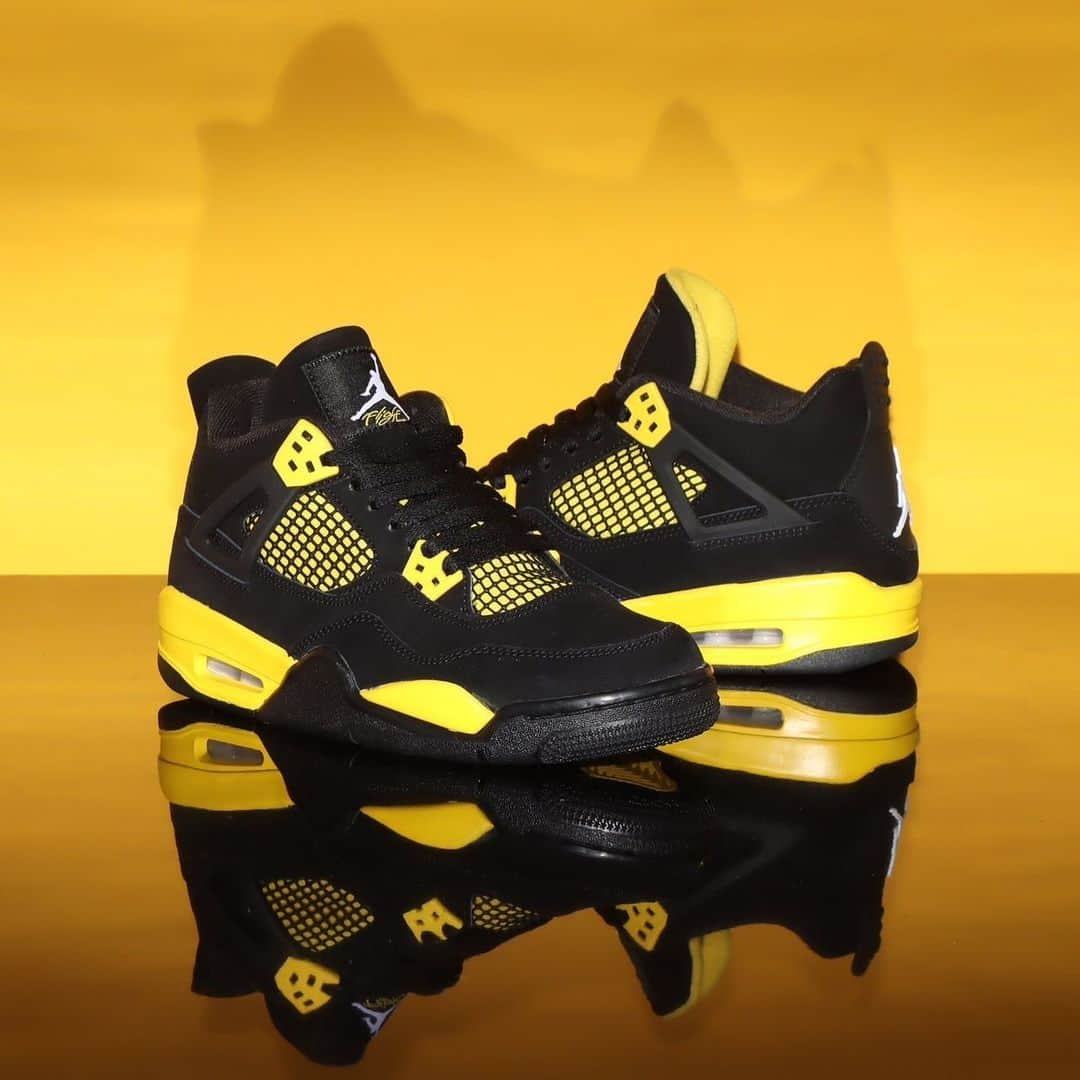 Sports Lab by atmos OSAKAさんのインスタグラム写真 - (Sports Lab by atmos OSAKAInstagram)「. ↓↓↓ 5/13(SAT)RELEASE JORDAN BRAND AIR JORDAN 4 RETRO dh6927-017 ¥25,300-(tax included) SIZE : 25.5cm〜30.0cm  JORDAN BRAND JORDAN HYDRO IV RETRO 532225-017 ¥8,250-(tax included) SIZE : 25.0cm〜30.0cm  ※当店では抽選販売を行います。 ※お1人様、各商品1点ずつの販売とさせて頂きます。 ※コロナ対策の為、必ずマスクを着用の上抽選にご参加下さい。また各店スタッフの指示のもと、検温、アルコール消毒のご協力をお願い致します。  ※今回の抽選ではドレスコードを設けさせて頂いております。写真をスライドさせてご確認下さい。 →整理券を配布する際、抽選を実施する際、販売及びお会計を頂く際に着用の確認を致します。 →偽物を着用の方は抽選にご参加頂けませんのでご了承ください。(確認をさせて頂くことも御座います。) →お並び列へのスタッフ配置以降は必ずドレスコード該当のシューズを着用下さい。着用されていないお客様は抽選販売にご参加頂けませんのでご注意下さい。 →シューズの場合は必ず両足での着用をお願いします。片足のみ着用のお客様は無効とさせていただきます。 ご協力お願い致します。 ※ドレスコードは指定商品の販売促進を目的とするものではございません。  【抽選資格】 ※「atmosアプリ会員」の方 →IDチェックの際にアプリの会員ページをご提示下さい。（不正利用防止の為、アプリの動作確認をさせて頂く場合が御座います。） 会員ページのご提示はリニューアルした新しい 「atmosアプリ」の会員ページとなります。(これまでの「atmosアプリ」は「atmos PINKアプリ」に変更となってますのでお間違えのないようお気をつけください。) 寄ってお並び頂く前に予めダウンロード、会員登録をお願い致します。 ※中学生以上 ※身分証明書をお持ちのお客様(下記1~7のいずれかをご持参下さい) 　1.免許証 　2.住民基本台帳カード 　3.パスポート 　4.写真付き学生証 　5.在留資格カード 　6.マイナンバー 　7.障害者手帳 ※抽選販売になりますので、深夜や早朝からのお並びはご遠慮下さい。また近隣のお店にご迷惑がかかる場合、トラブルなどが発生した場合には 急遽販売を中止させて頂く可能性がございます。  ※その他、抽選に関しての注意事項が多数御座います。抽選に関してのBLOGを必ずご確認ください。 →atmosオンライン上の「MEDIA」から「RELEASE INFO」 →atmosアプリ上の「RELEASE INFO」  【atmos ルクア大阪店 抽選販売方法】 当日AM10:15までにお並び頂いた方へ入店順番を決める抽選に参加する為の整理券を配布致します。 JR大阪駅5階の時空の広場、LUCUA入口前カフェ・レストランご案内看板前を先頭にガラスに沿ってお並び下さい。AM10:15以降にお越しのお客様は如何なる理由がございましても抽選にご参加出来ませんのでご注意下さい。AM8:00より5階時空の広場への入場が可能となりますので必ずAM8:00以降に指定場所にお集まり下さい。AM8:00より前に5階時空の広場へ上がる3階のエスカレーター、階段前へのお並びは一切禁止させていただいております。よってAM8:00より以前にできた並び、順番等は一切無効とさせていただきます。※AM10:15から抽選開始ではございません。抽選、販売の開始にはお時間を要することが予想されますので予めご了承ください。」5月12日 18時29分 - atmos_lucua_osaka