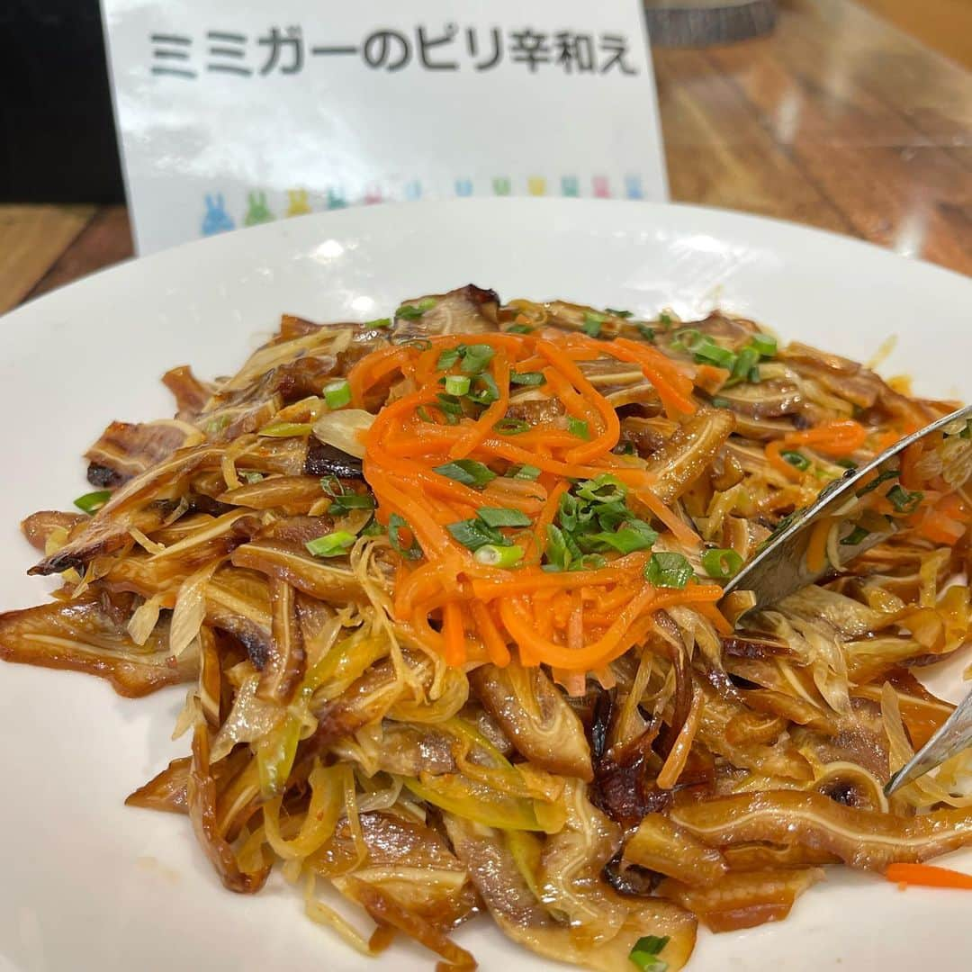 アンジェラ佐藤さんのインスタグラム写真 - (アンジェラ佐藤Instagram)「ＧＷにアップできなかった食べたものエトセトラーŧ‹”ŧ‹”( ‘ч’ )ŧ‹”ŧ‹”  1〜２枚目 ソラリア西鉄ホテル札幌のランチビュッフェ！ 人気過ぎて中々予約が取れないお店だけど、当日予約で奇跡的に入れた✨ シェフからのサービスのホワイトアスパラガスのムース、雲丹が乗ってる！！  3〜4枚目 ニューオータニイン札幌のＧＷ限定スイーツビュッフェ！ 今回も彩り鮮やかなデザートの数々🍰甘いものだけじゃなく食事メニューもあるのが嬉しい🥹✨ 勿論名物のパンケーキも食べ放題！  5〜6枚目  焼肉ウエスタンで焼肉食べまくり！肉欲を満たす！(笑) あまじょっぱい味付けの肉じゃが美味しかった〜(´∀｀*) 焼肉やお寿司など色々あるから老若男女皆で楽しめる、嬉しい楽しい♪  7〜8枚目  ANAホリデイ・イン札幌のランチビュッフェ！ 今回はアサリやムール貝など貝類を使用したお料理が多くていつも以上にテンションアップ！(笑) 個人的にどハマりしたミミガーのピリ辛和え！ミミガー食べ放題って中々無い！貴重✨  #ＧＷは食べ放題三昧 #ソラリア西鉄ホテル札幌 #ニューオータニイン札幌 #焼肉バイキングウエスタン #ANAホリデイイン札幌 #札幌ホテルビュッフェ # 札幌ランチビュッフェ #札幌ファミリーバイキング #他にもまだ載せきれてないお店がある汗 #北海道吃到飽 #北海道好吃 #ヒンナヒンナ」5月12日 18時33分 - angela_satou