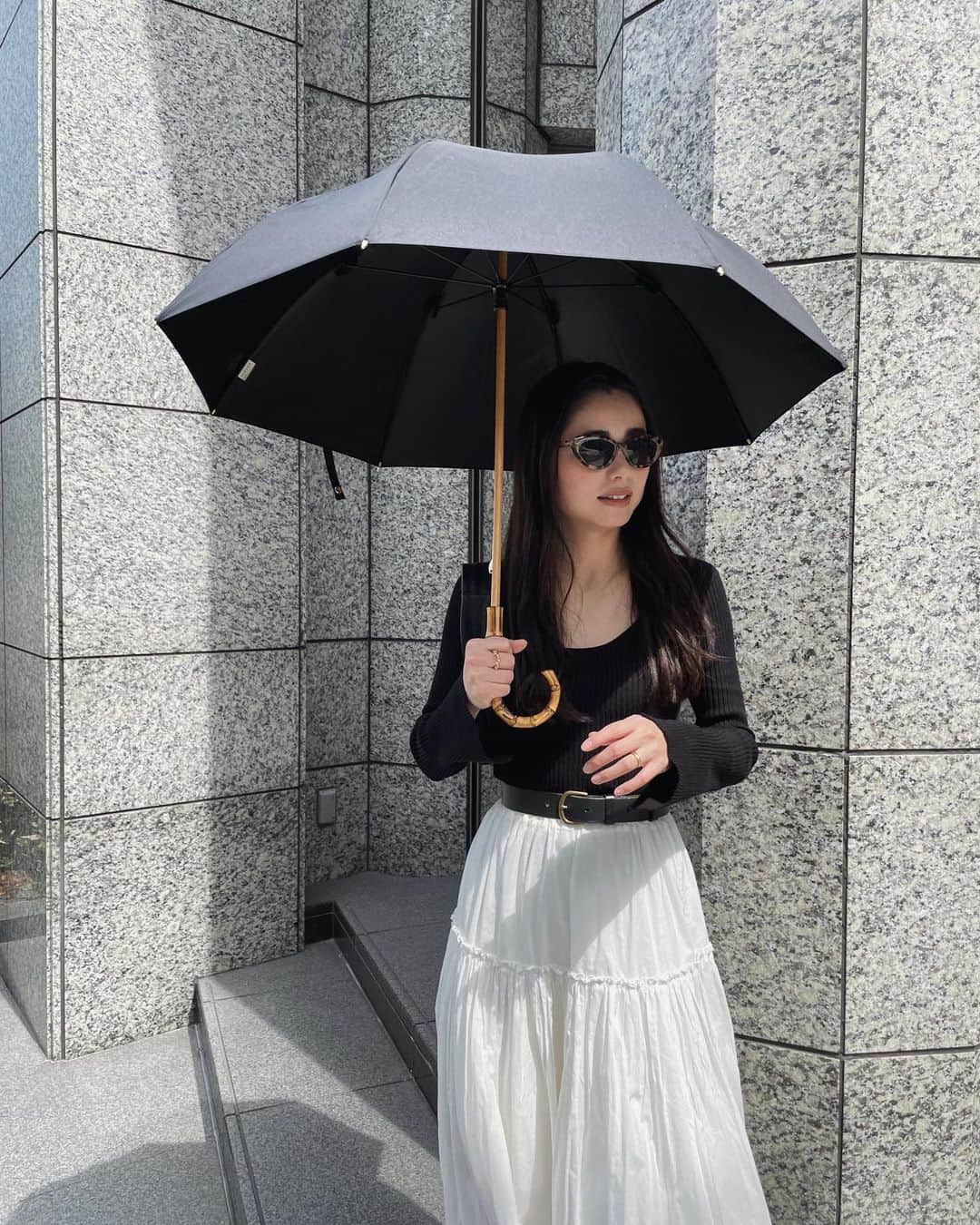 Yuki Ide | 井手 祐来さんのインスタグラム写真 - (Yuki Ide | 井手 祐来Instagram)「大人な気分になれる日傘 いつも折りたたみのものを使ってたから長傘タイプのものも欲しくて 生地が破けない限り半永久的に使えるらしい✨ 日傘は2本くらい持ってて日によって使い分けるようにしてるから今回は黒にしてみた🖤」5月12日 18時48分 - yukikokubu