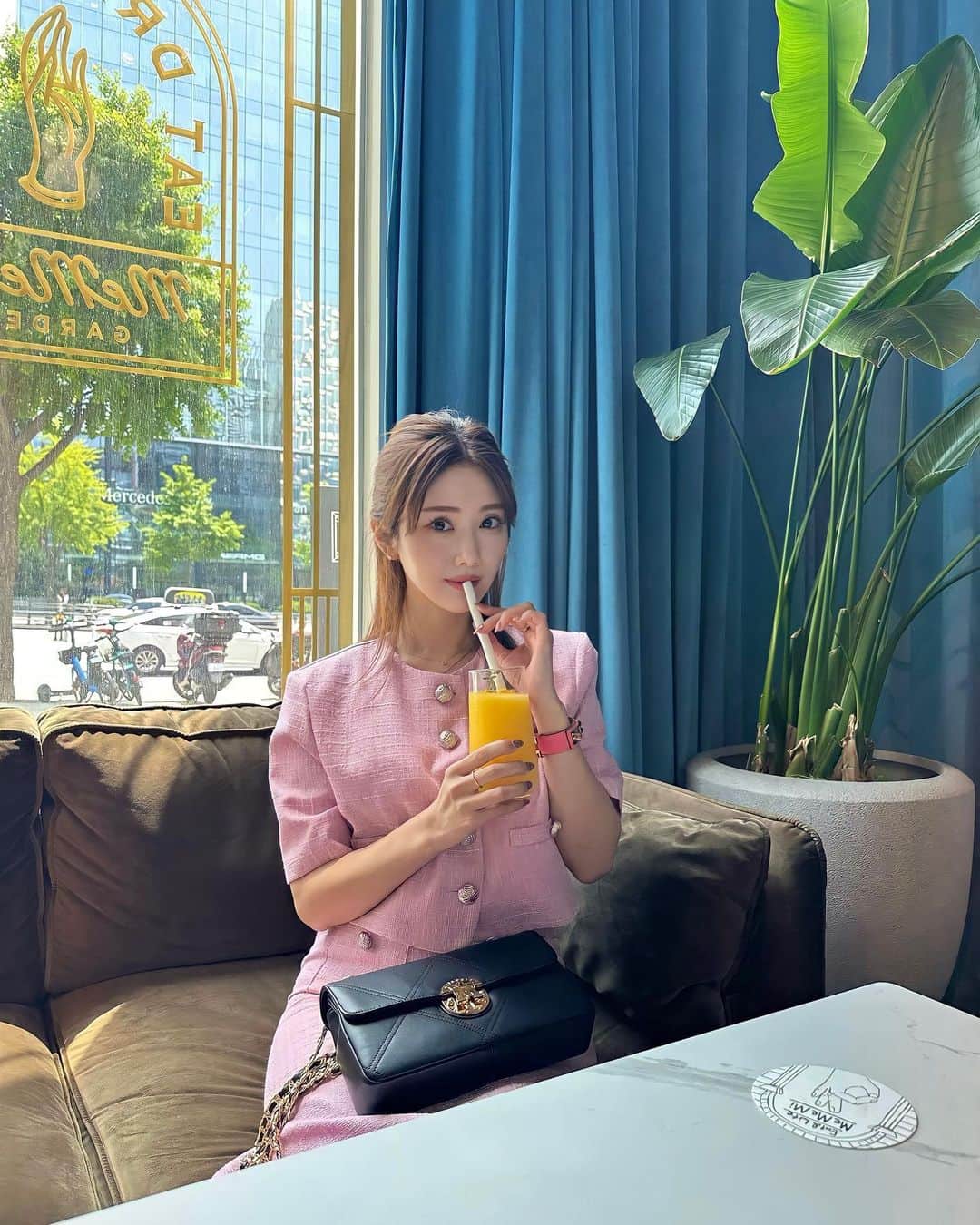 一木美里のインスタグラム：「🩷🩷🩷  📍#cafeMememi  #seoul#chongdamdong#韓国カフェ#江南カフェ#metrocity#mememicafe」