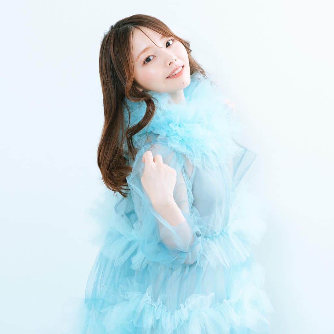 上田操のインスタグラム：「斬新なドレス好き〜〜🐬🐬  . . . #dress  #blue  #ドレス #青」