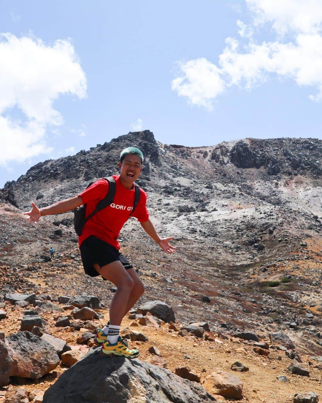 芦澤竜誠さんのインスタグラム写真 - (芦澤竜誠Instagram)「山登りトレーニング  mountain climbing training  俺は強くなる 誰も追いつけない速さで  #格闘技#MMA #日々精進 #Peace 山トレフィジカルトレーナー @ninja_workout」5月12日 18時58分 - ryuseiashizawa397