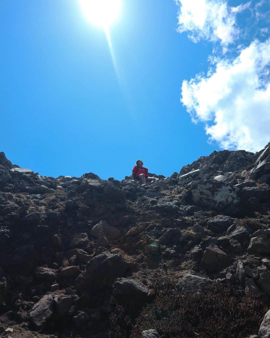 芦澤竜誠さんのインスタグラム写真 - (芦澤竜誠Instagram)「山登りトレーニング  mountain climbing training  俺は強くなる 誰も追いつけない速さで  #格闘技#MMA #日々精進 #Peace 山トレフィジカルトレーナー @ninja_workout」5月12日 18時58分 - ryuseiashizawa397