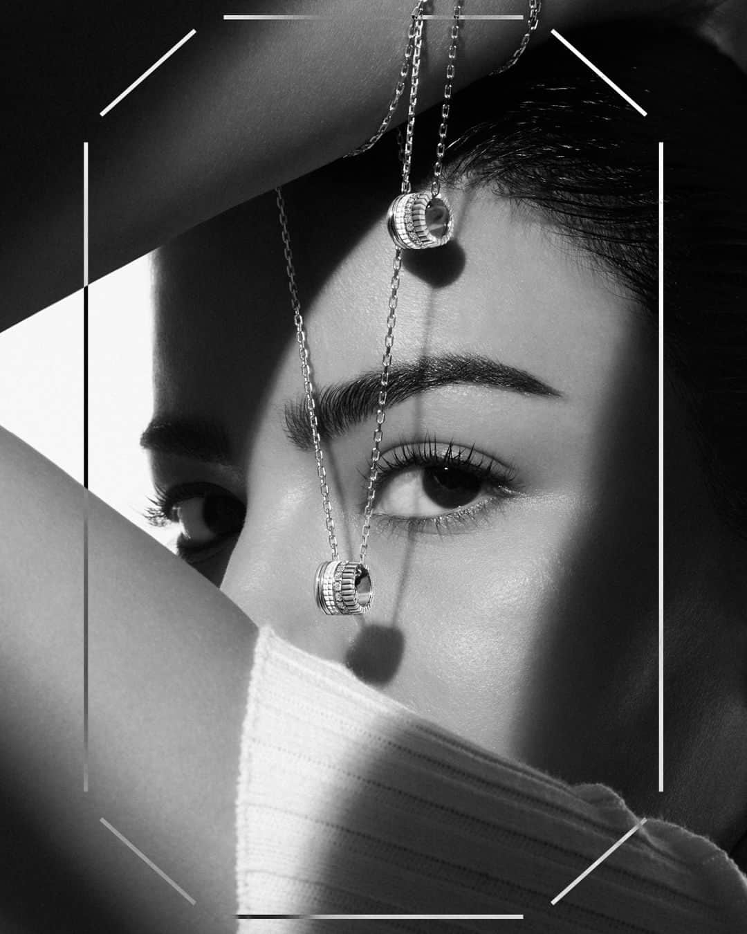 ブシュロンのインスタグラム：「Hypnotic. White gold. White diamonds. White Hyceram. Quatre Double White Edition is quite the eyecatcher.⁣ ⁣ #BasicnotBasic⁣ #BoucheronQuatre」