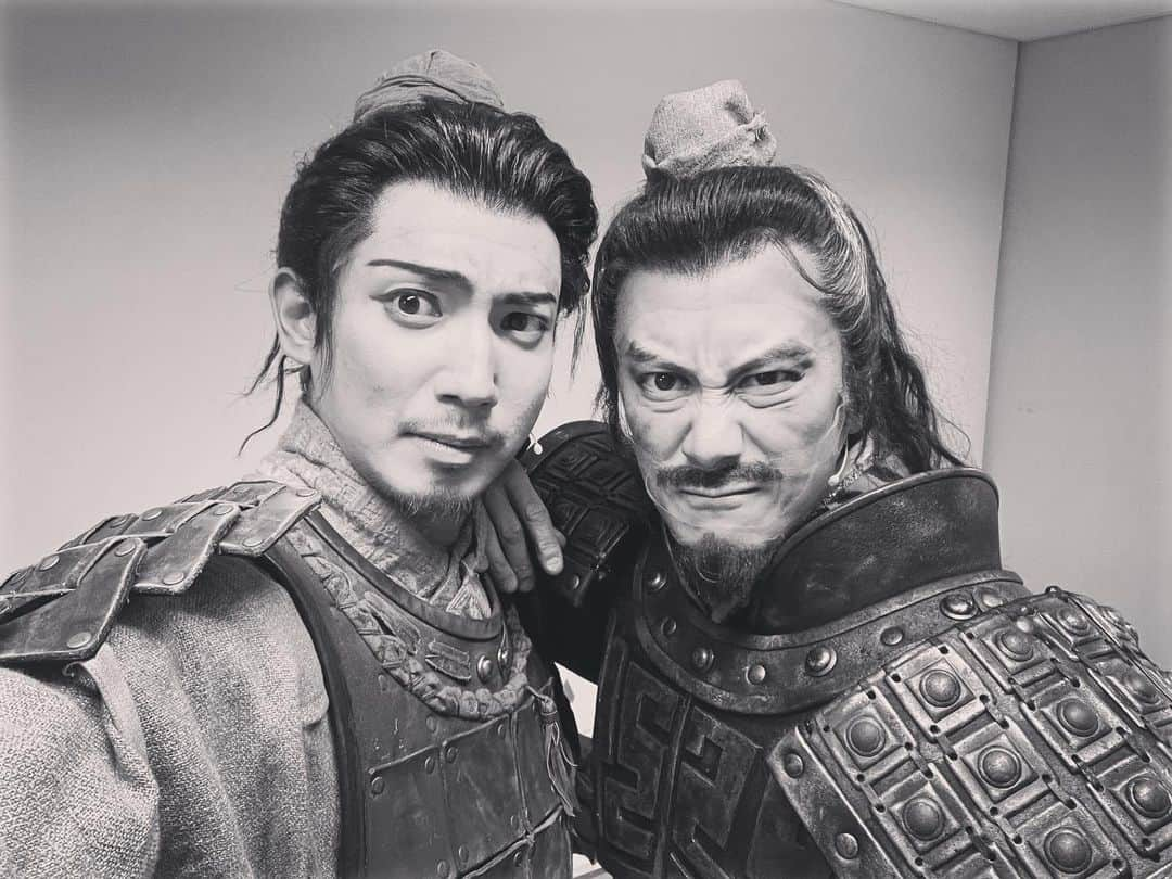 有澤樟太郎さんのインスタグラム写真 - (有澤樟太郎Instagram)「舞台キングダム全82公演無事に終わりました… 大千穐楽公演、ご来場、そして配信でのご視聴誠にありがとう御座いました。 東京、大阪、福岡、札幌 僕が出演したのは67公演。 壁を、キングダムを愛し続けました。 最高のメンバーで最高の皆様にお届けできて嬉しかったです。いっぱい写真撮った中でまずはこの写真で！！ 本当に最後まで応援ありがとうございました。 #キングダム」5月12日 19時13分 - shotaro_arisawa