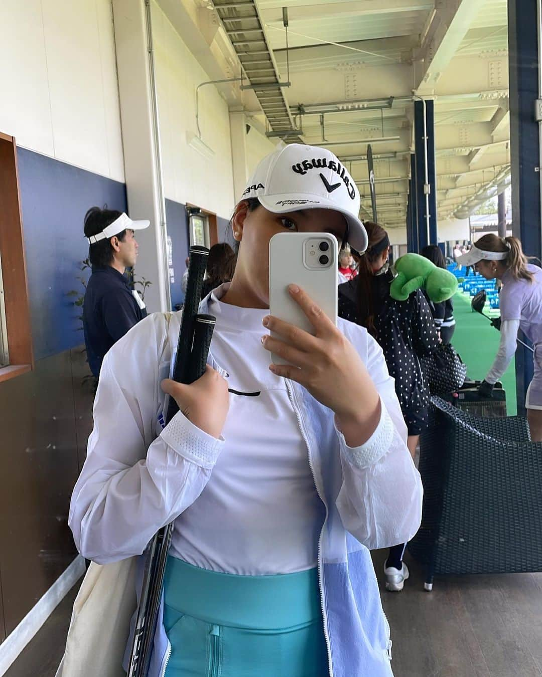 奥山春香さんのインスタグラム写真 - (奥山春香Instagram)「産後はじめてのラウンドいったよ⛳️ 息子はぱぱにお願いして、はじめての長時間離れ離れ👶🏻  そんな久々のラウンドはキャロウェイさんのイベントでパラダイムでまわりました🦆 ドライバーとウッドはしっかり球が上がってぐーんって伸びる感じで最高に気持ちいい🌀🌀 あとジョーズも試打したけど、かまえたときの顔が好きでスピンも入るからこれもまた気持ちよかった🦈  みほちゃんのぽっちゃまかりた💙  パラダイム効果か半年ぶりだったけどトリプルしなかったからごきげんゴルフでした〜😇」5月12日 19時14分 - corvetteharuka