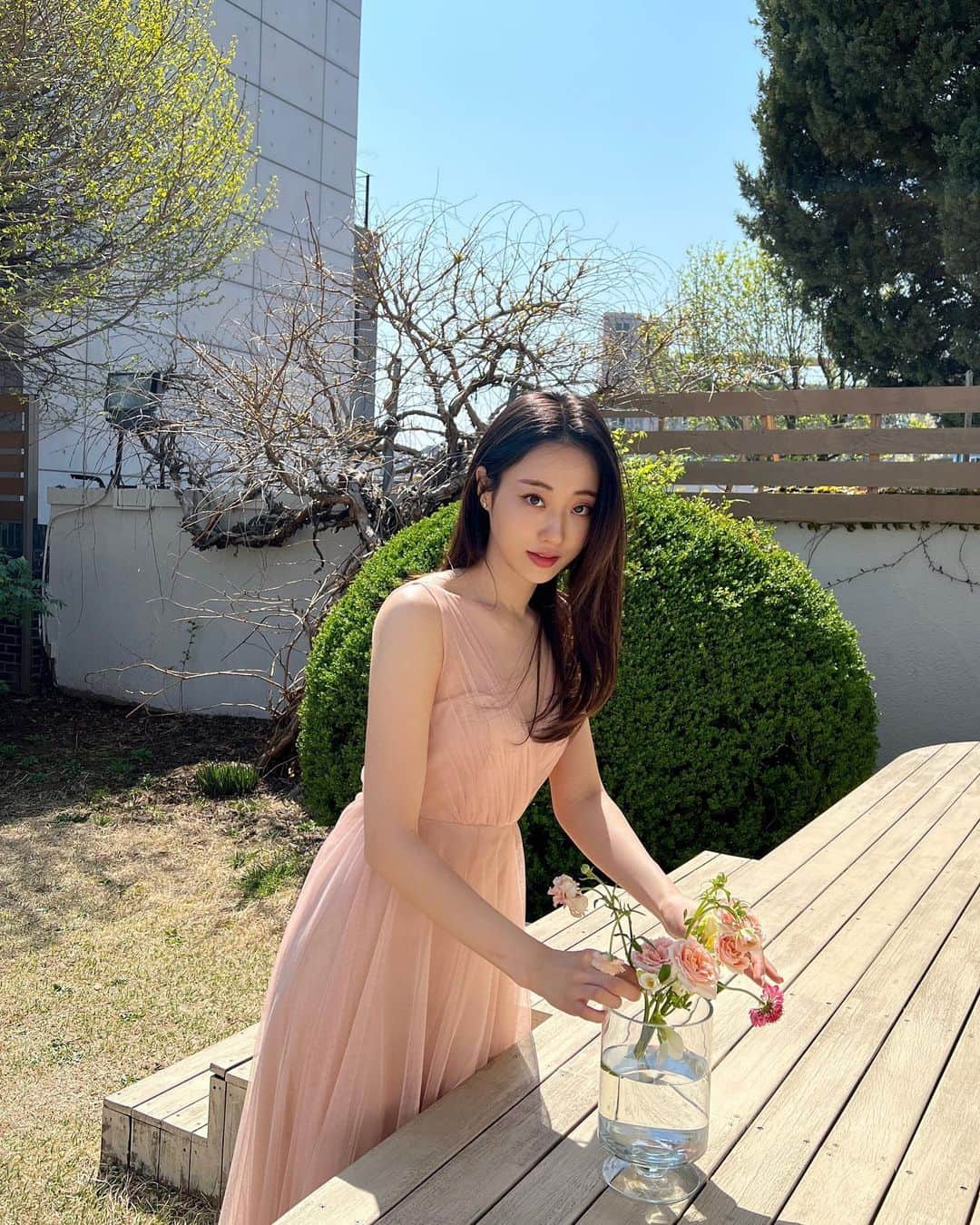 ギョンリ のインスタグラム：「누가 내 퍼스널 컬러는 신부 들러리 라고 했다..💐」
