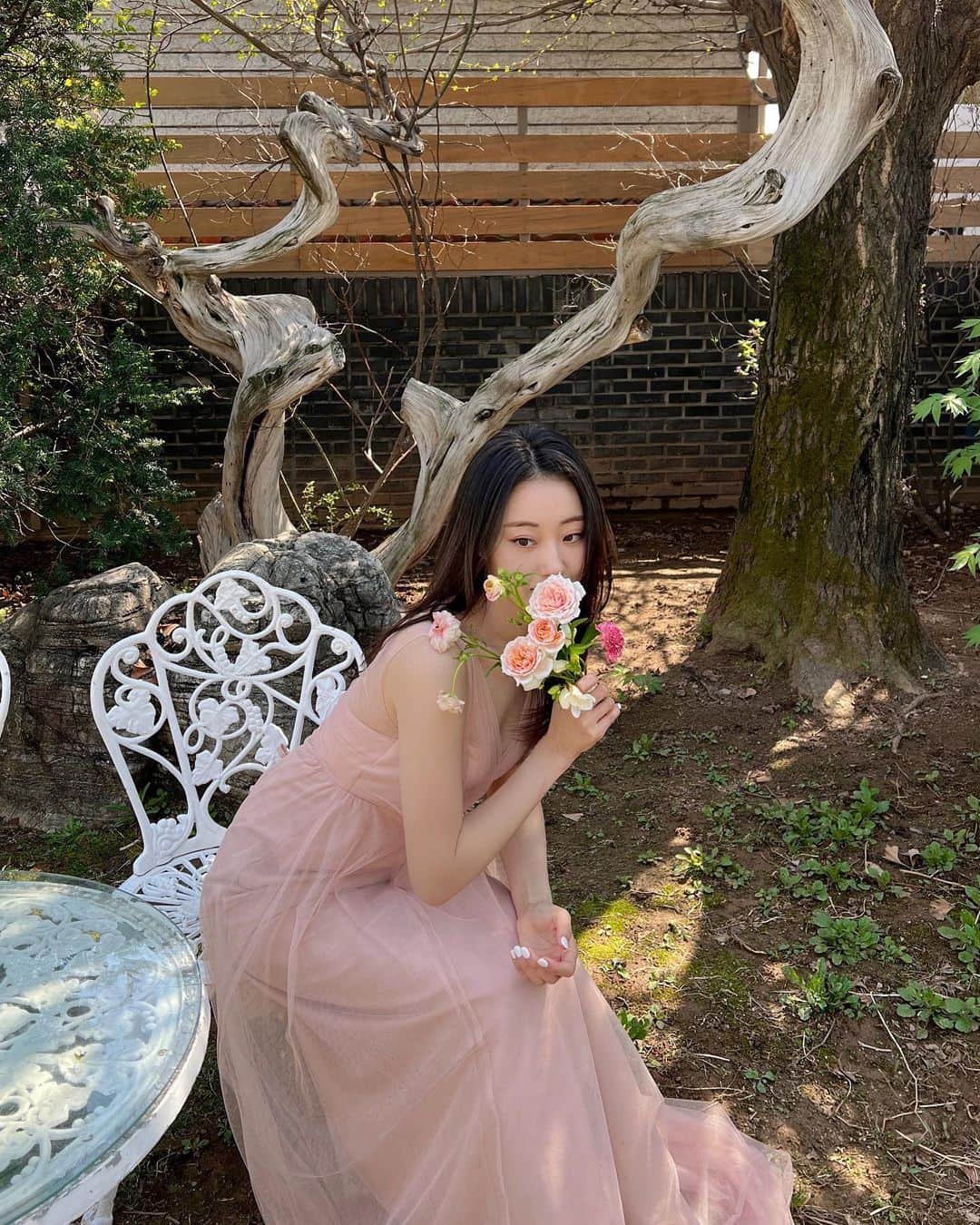 ギョンリ さんのインスタグラム写真 - (ギョンリ Instagram)「누가 내 퍼스널 컬러는 신부 들러리 라고 했다..💐」5月12日 19時20分 - gyeongree