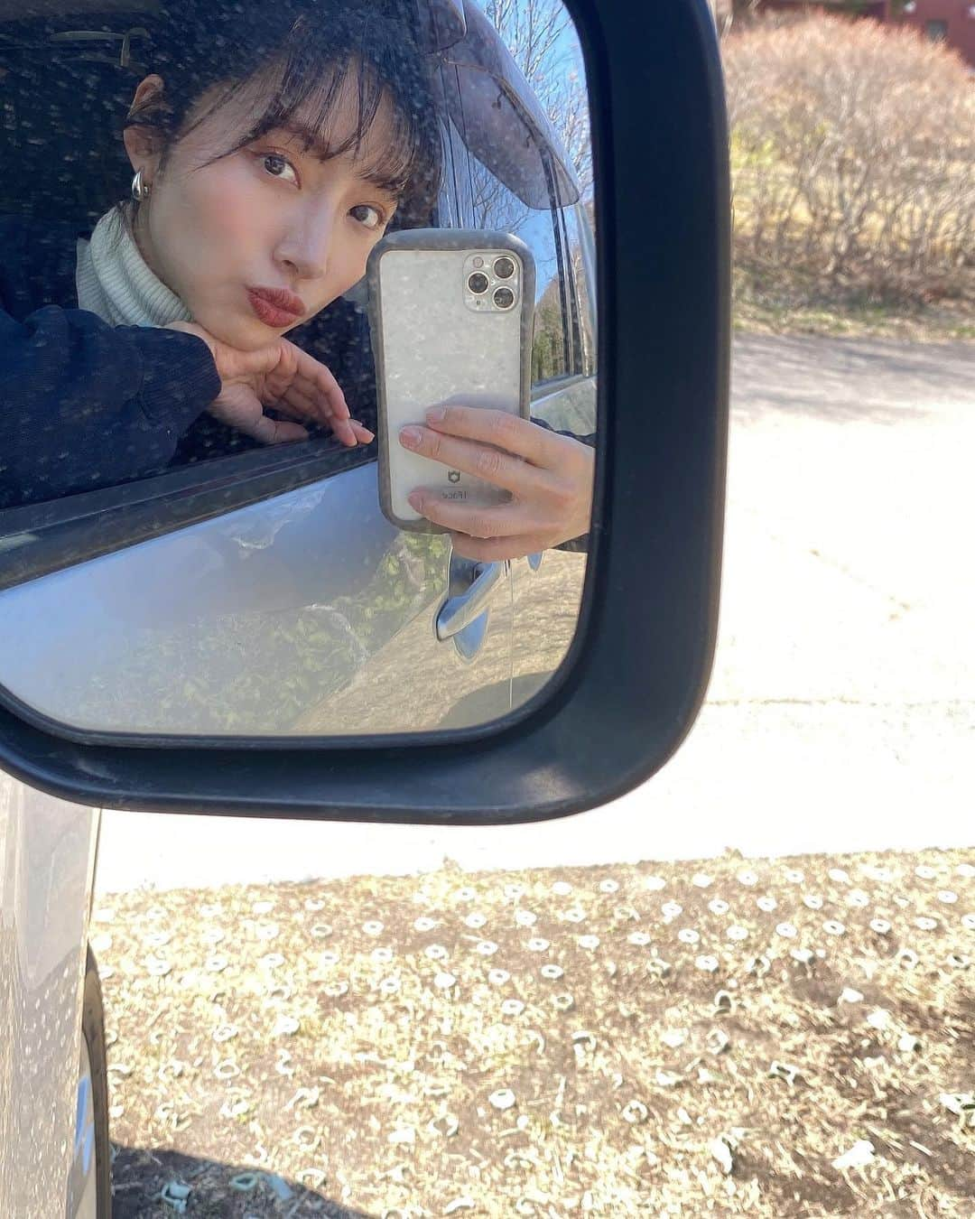 茉莉さんのインスタグラム写真 - (茉莉Instagram)「🚙☀️💨 . . 遂に…！お知らせです🧡 これから『東北一周車中泊旅』🗾 YouTube動画スタートします😆！ . . かなり気合いを入れて🔥撮影してますので 動画本数がとっても多いです🤣✨笑 少しでも旅の参考に…🙏 そして一緒に旅してる気分になって下さると嬉しいです💕 . . #youtubechannel #まり茶んねる#女ひとり#女ひとり旅 #デリカd5#車中泊旅#車中泊#バンライフ#🗾#日本一周#車旅#東北一周#東北旅#犬連れ旅行 #犬連れ旅#delica#vanlife#solotraveller」5月12日 19時21分 - mari._xx