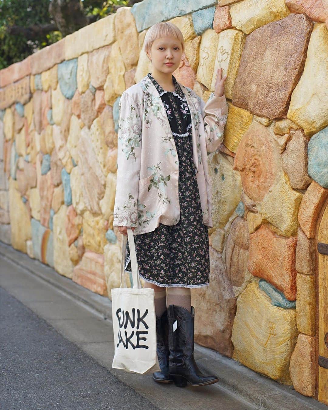 PUNK CAKEさんのインスタグラム写真 - (PUNK CAKEInstagram)「❤️ NEW ARRIVAL ❤️ ☑︎ Flower dot pink tailored jacket ☑︎ Small flower western lace dress  Now on sale ➡︎ ONLINE STORE  model / @momooka_koyoi」5月12日 19時33分 - punk_cake